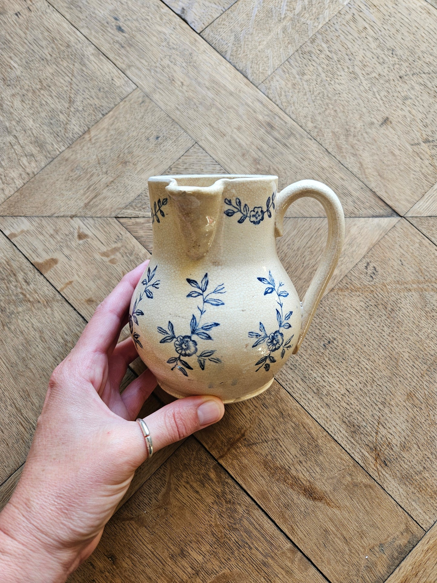 Pot à lait ancien St Uze