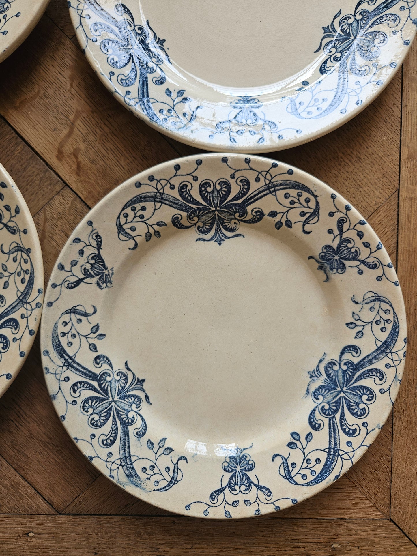 Assiettes plates anciennes Faïencerie de Lyon, Joconde