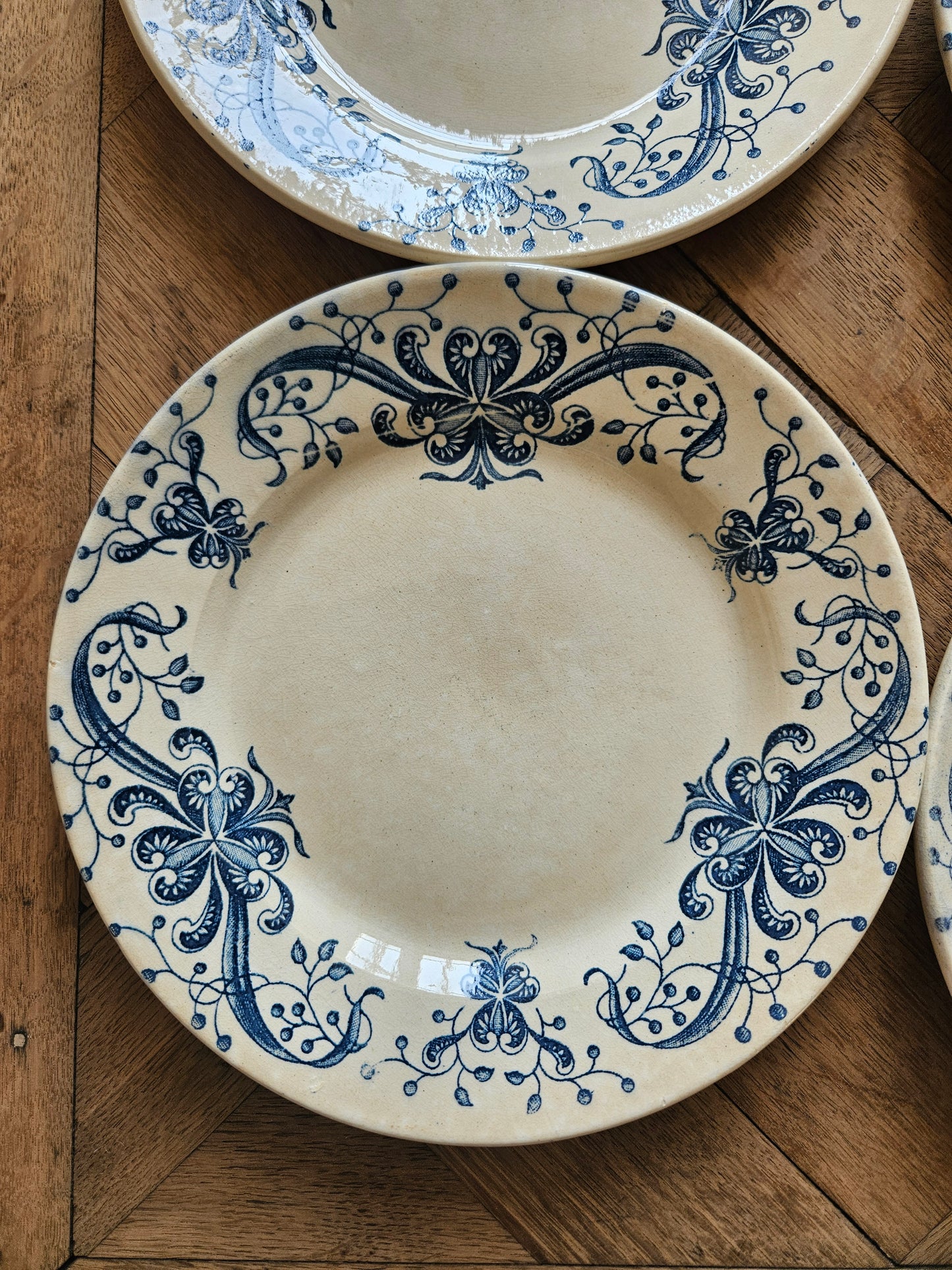 Assiettes plates anciennes Faïencerie de Lyon, Joconde