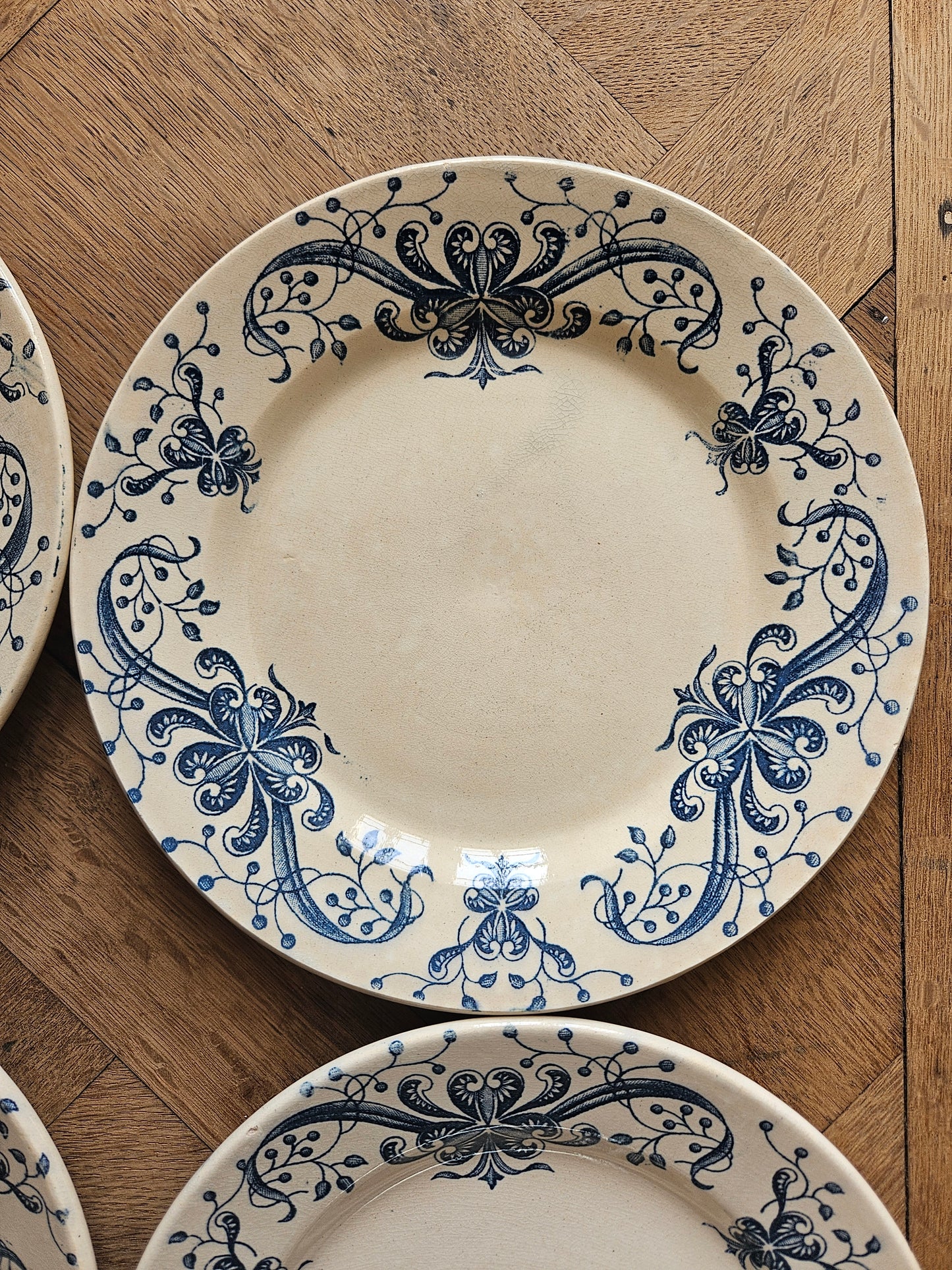 Assiettes plates anciennes Faïencerie de Lyon, Joconde