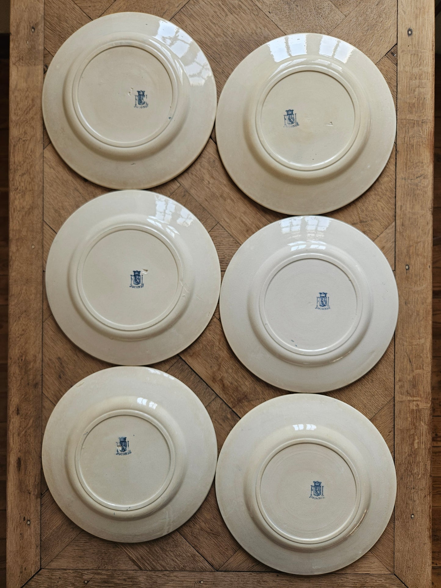 Assiettes anciennes estampillées Faïencerie de Lyon, Joconde