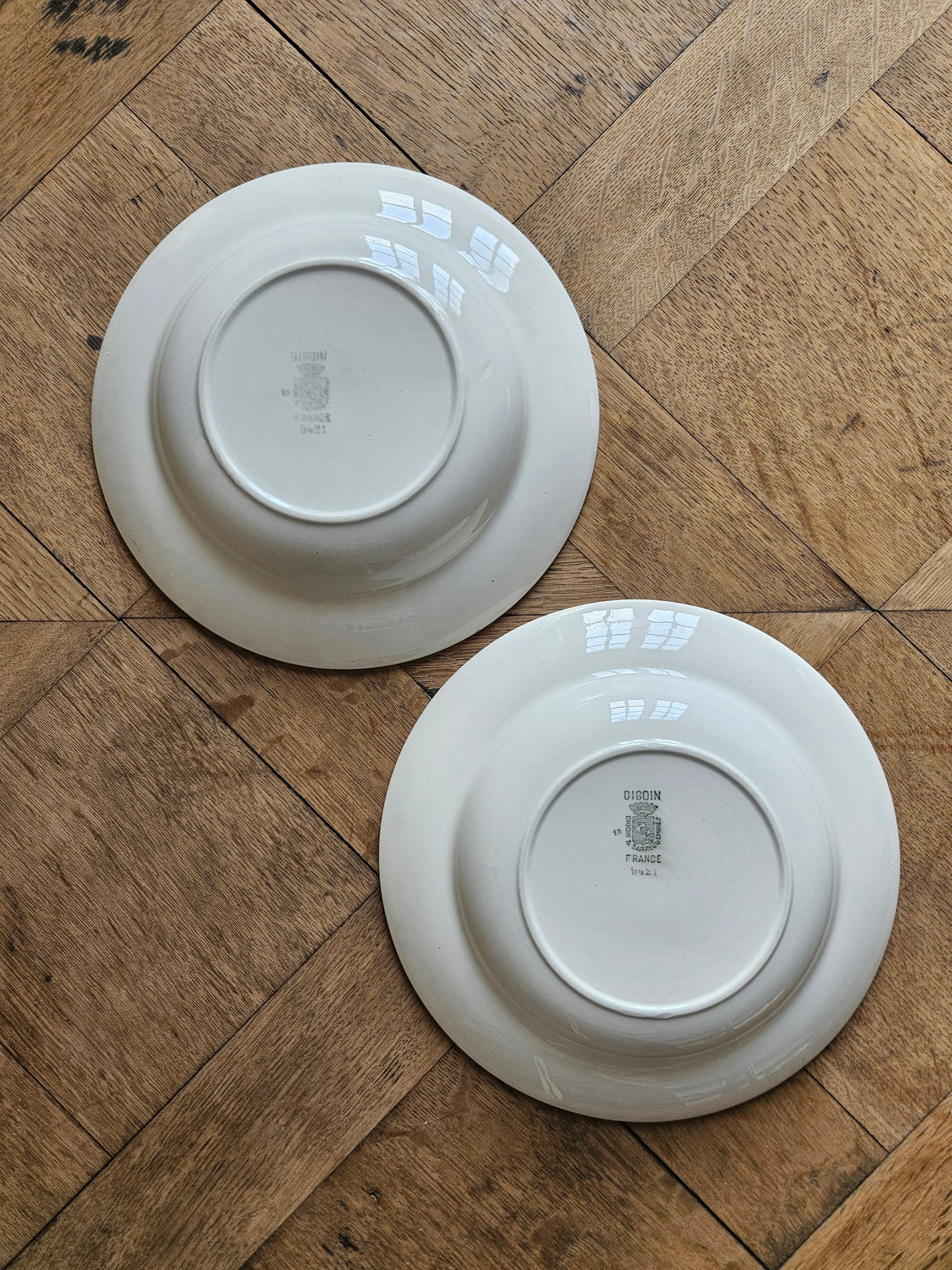 Assiettes creuses vintage dépareillées Badonviller et Digoin rouges