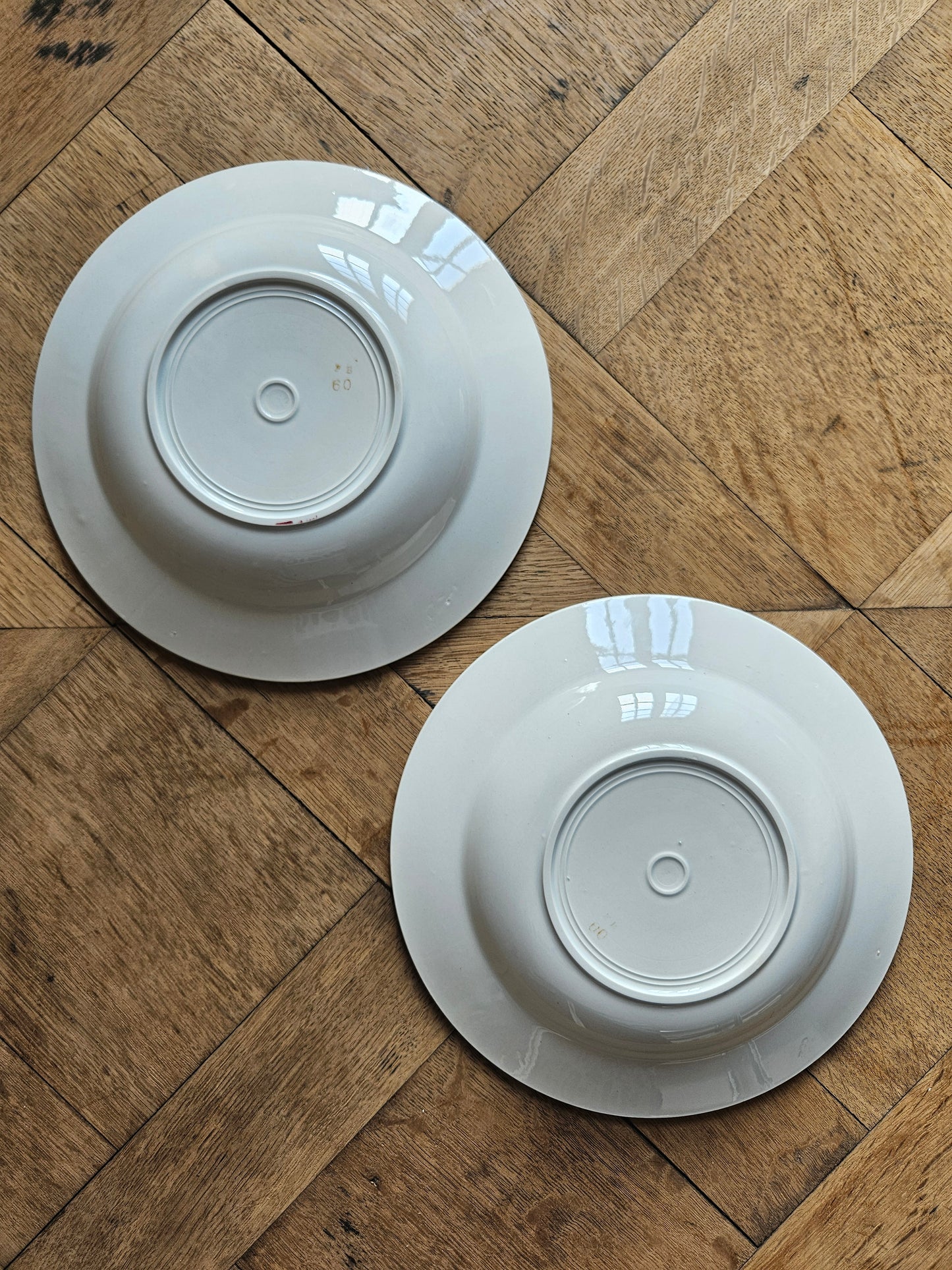 Assiettes creuses vintage dépareillées Badonviller et Digoin rouges