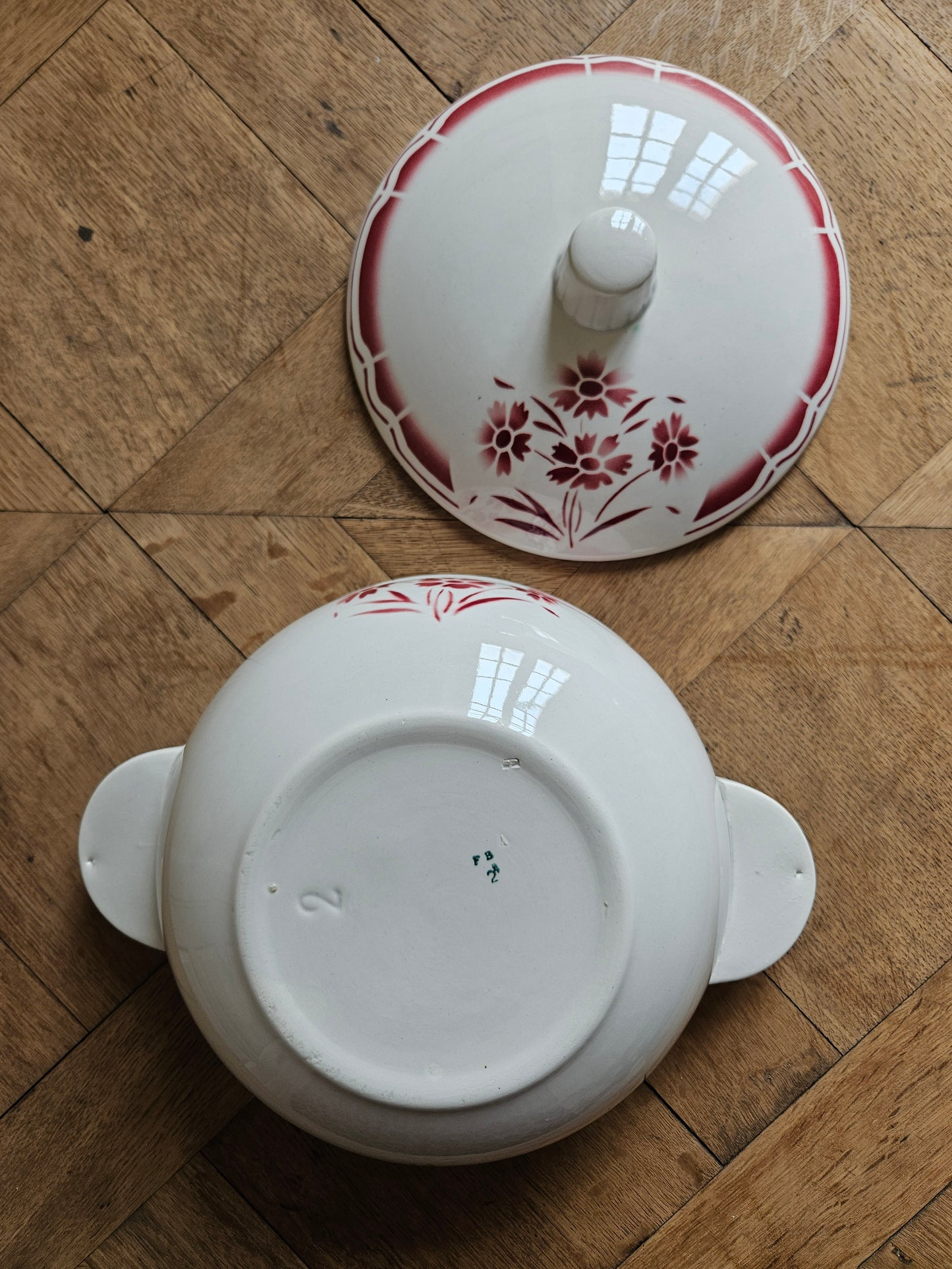 Soupière vintage Badonviller rouge