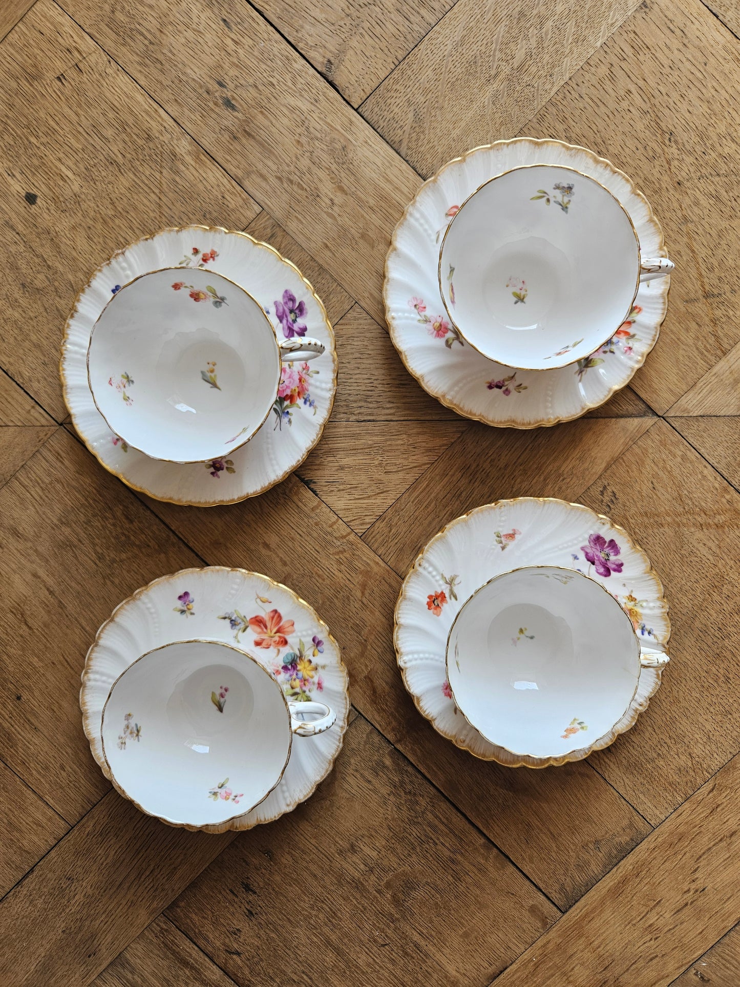 Tasses anciennes Sarreguemines modèle Saxe en porcelaine à fleurs