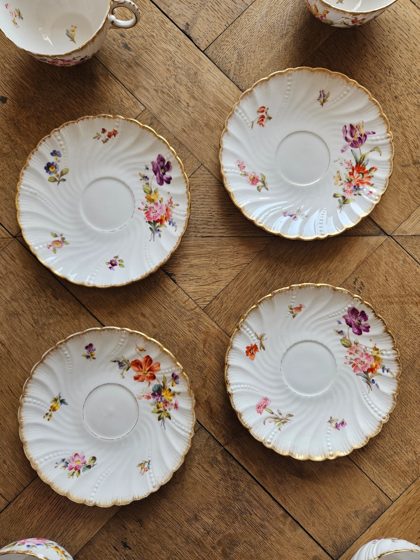Tasses anciennes Sarreguemines modèle Saxe en porcelaine à fleurs