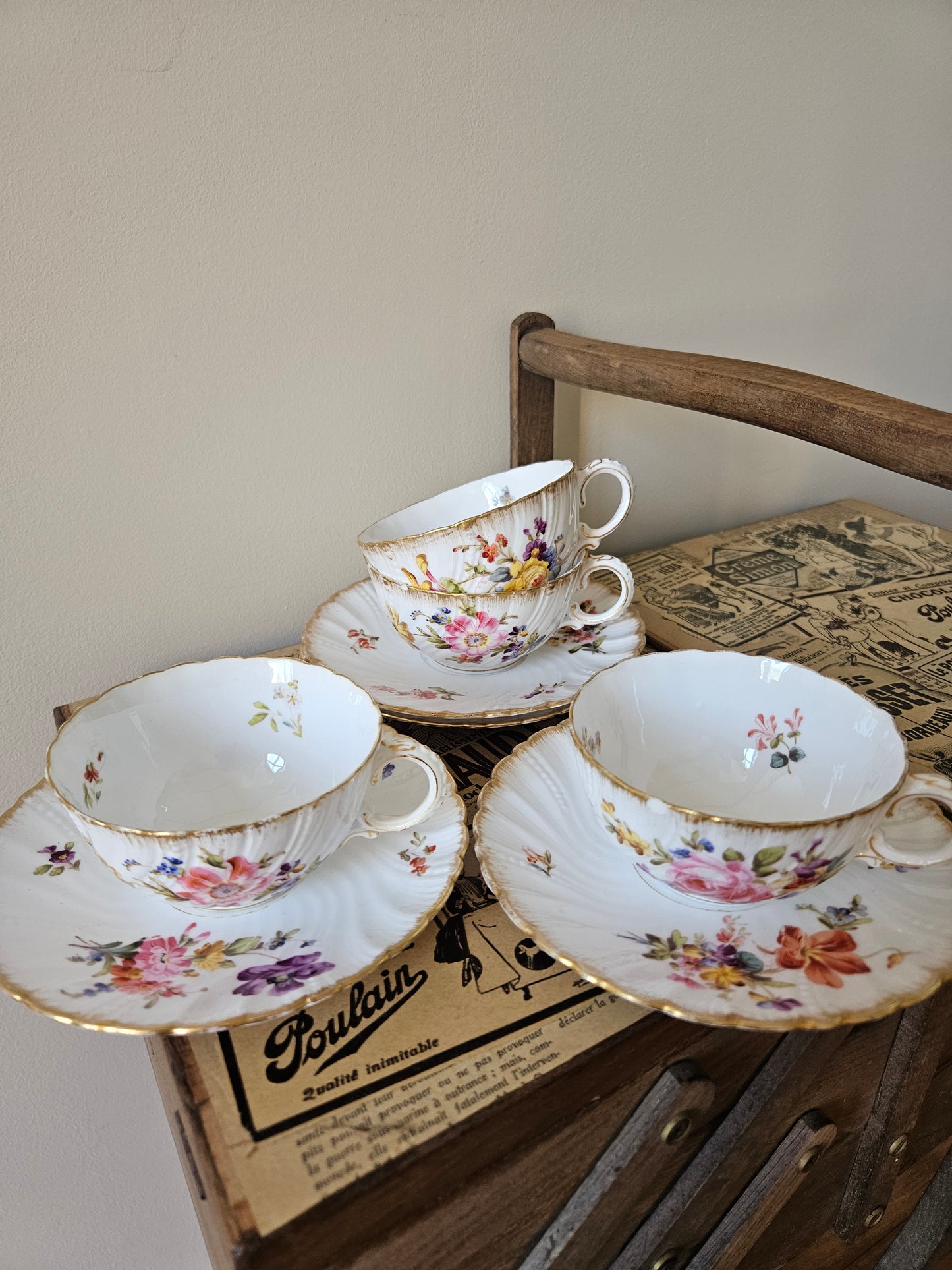 Tasses anciennes Sarreguemines modèle Saxe en porcelaine à fleurs