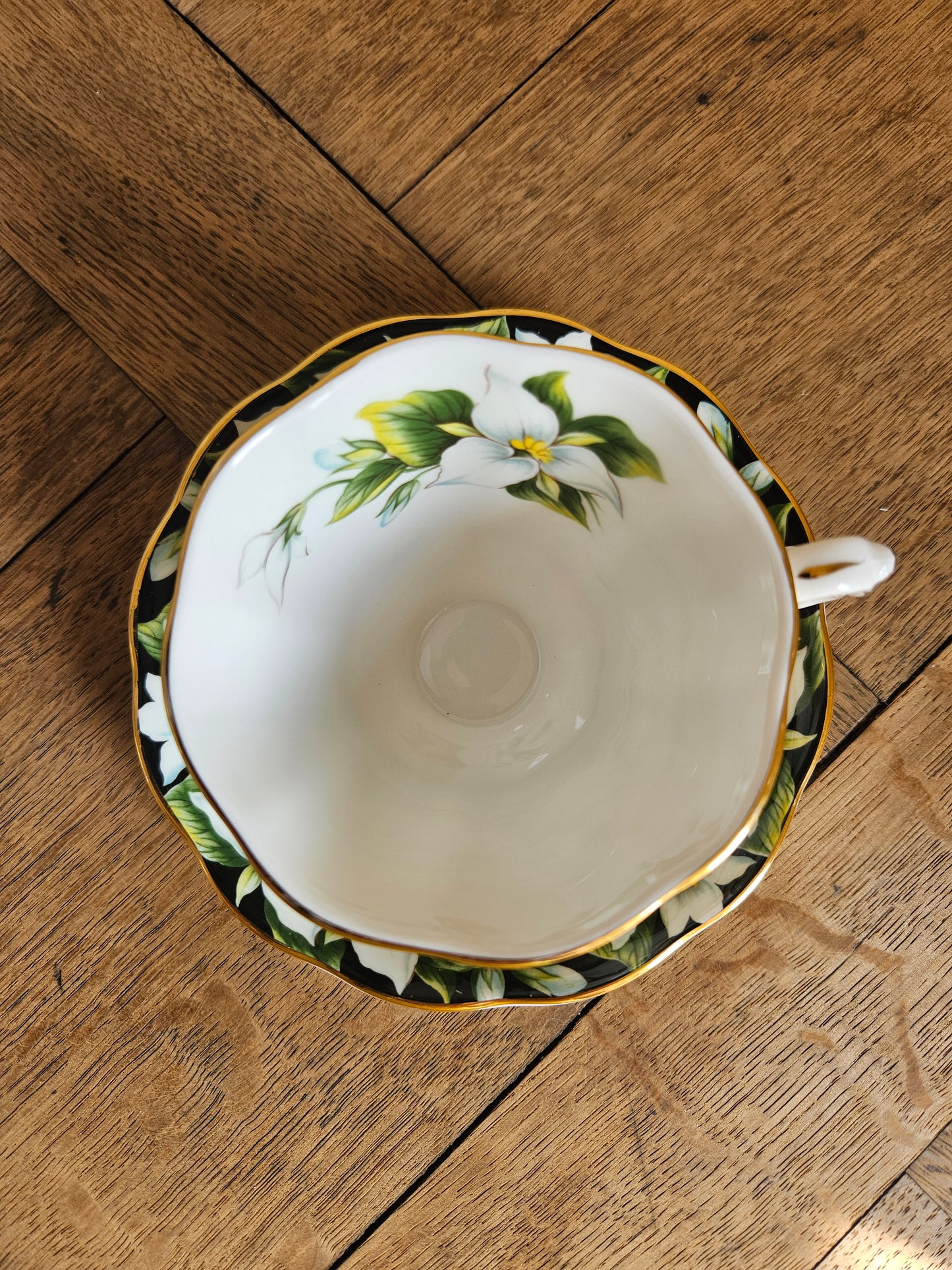 Intérieur de tasse vintage Royal Albert, décor Trillium