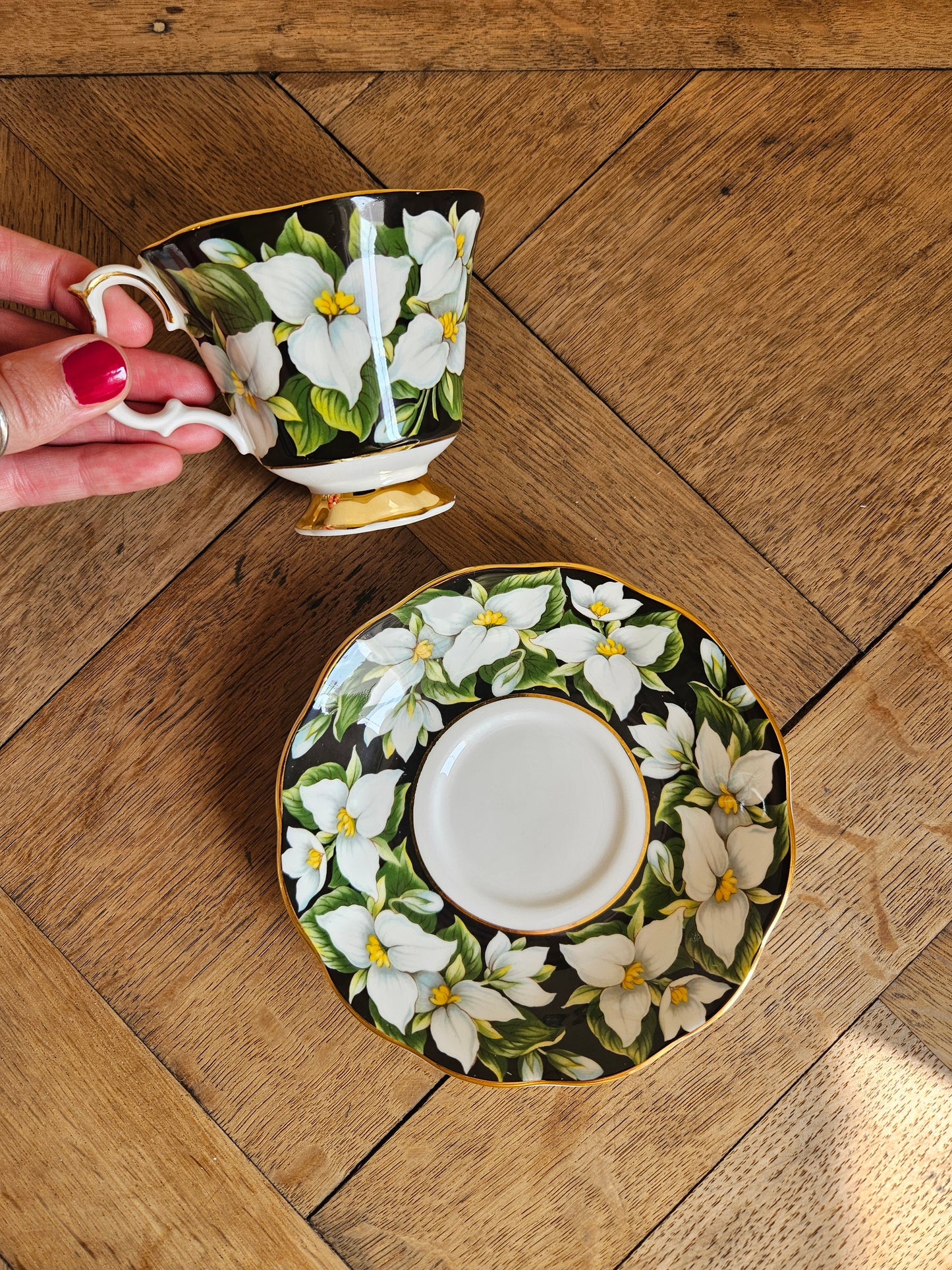Tasse et sous-tasse Royal Albert, Trillium