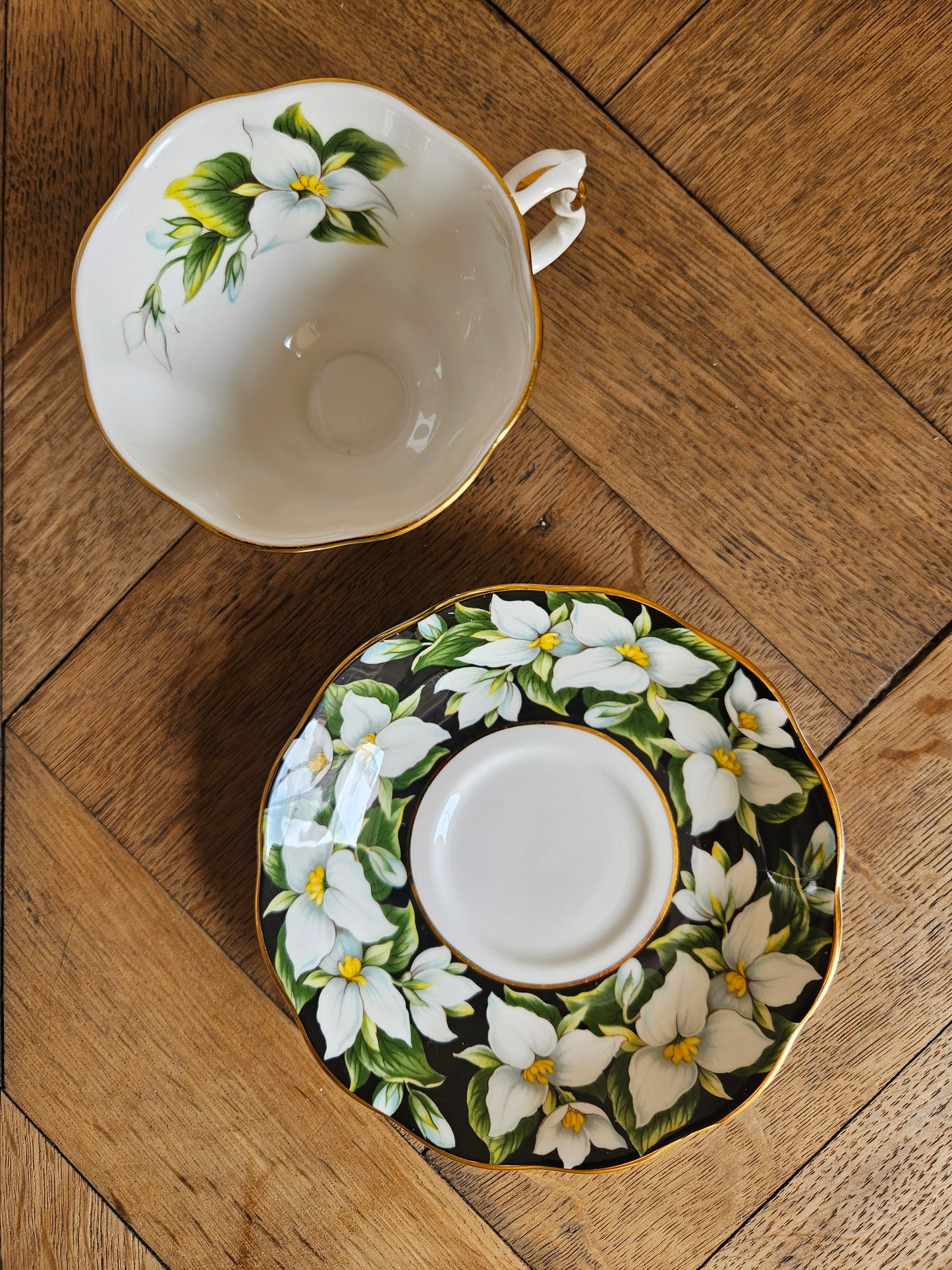 Tasse et sous-tasse Royal Albert, Trillium en excellent état