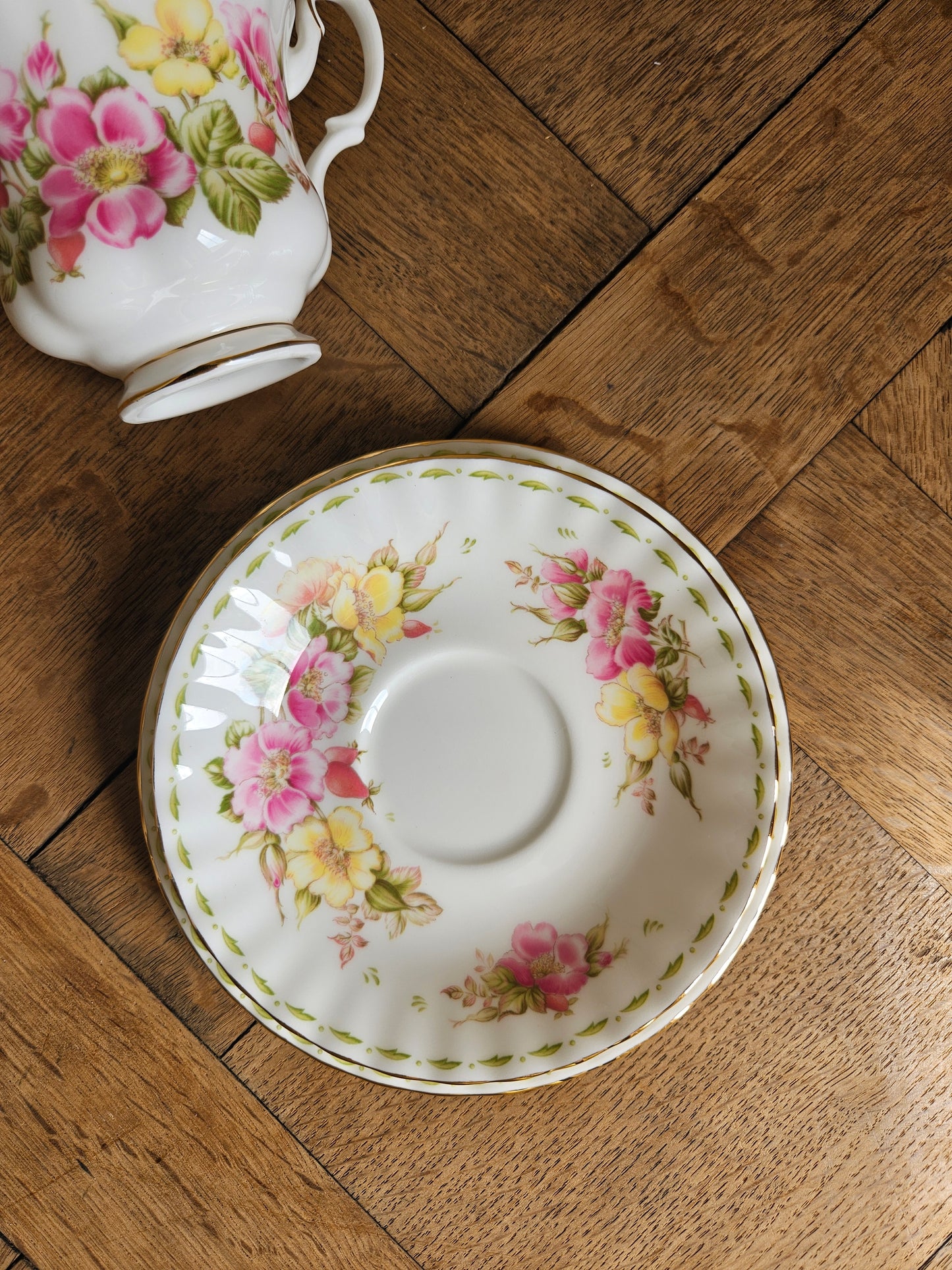 Sous-tasse Royal Albert, Happy Anniversary