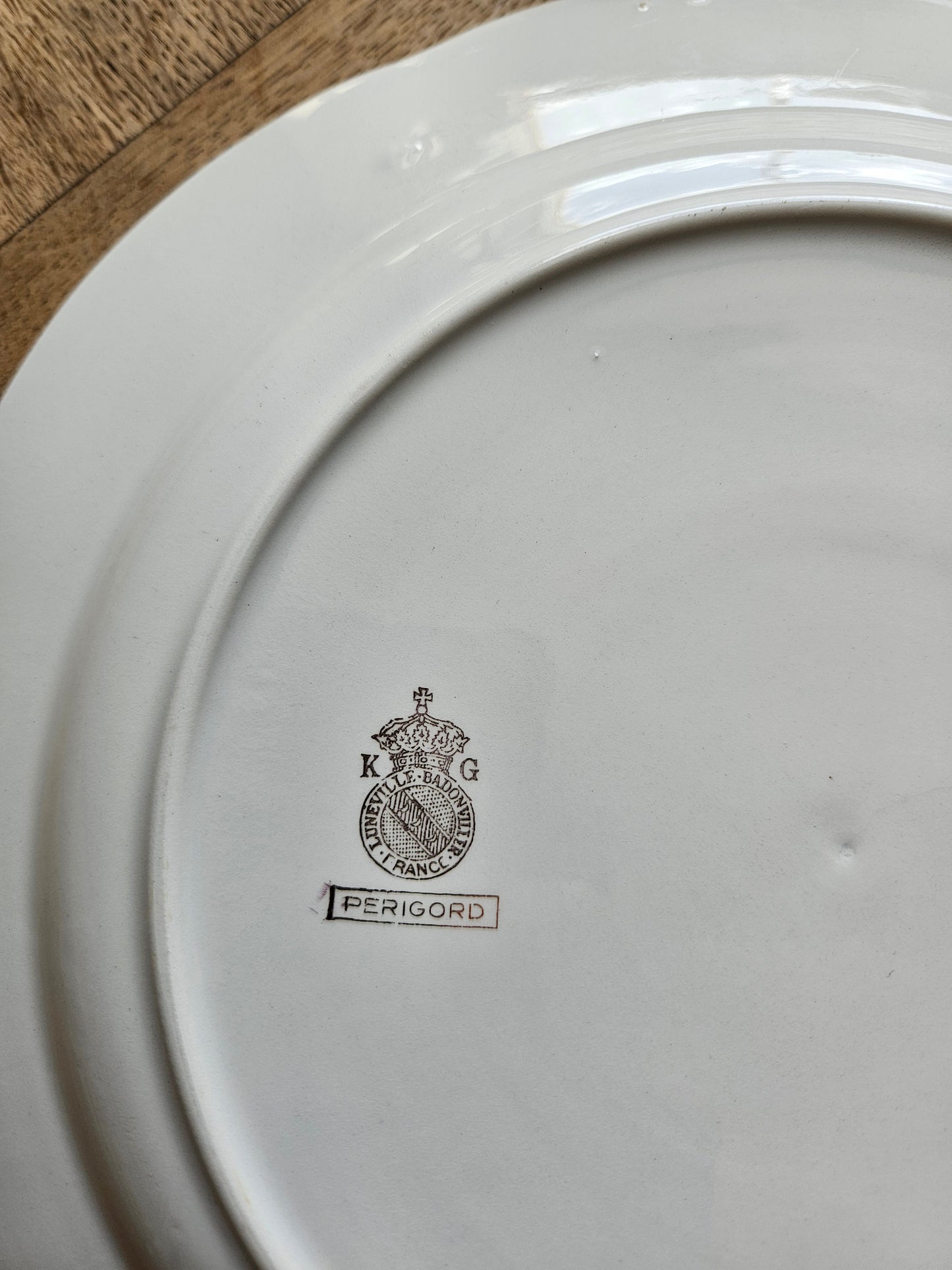 Estampille sur plat ancien K&G Lunéville Badonviller, Périgord