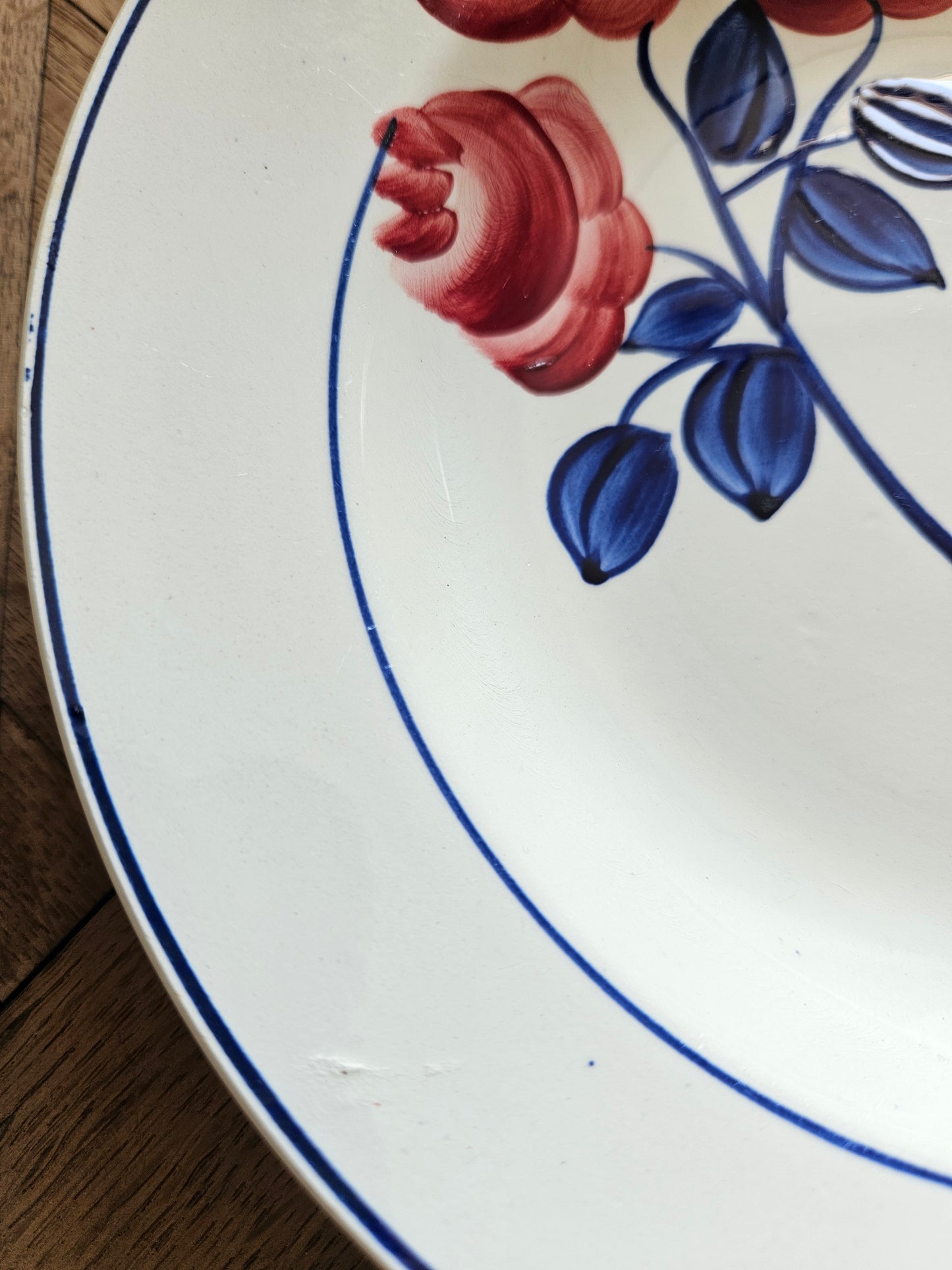 Assiettes creuses vintage HBCM, rose rouge