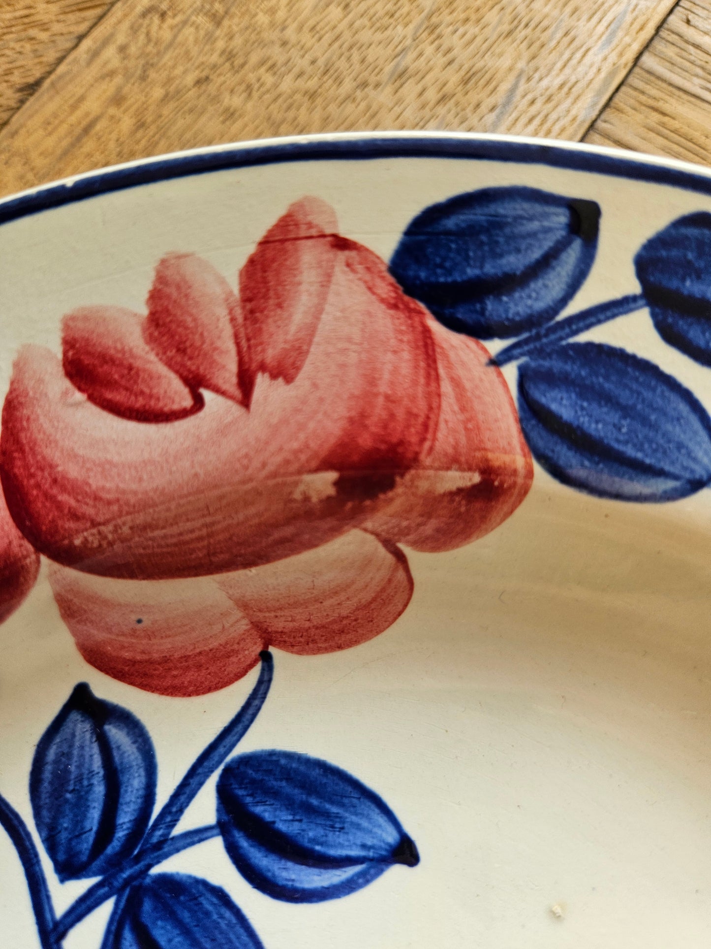Assiettes creuses vintage HBCM, rose rouge