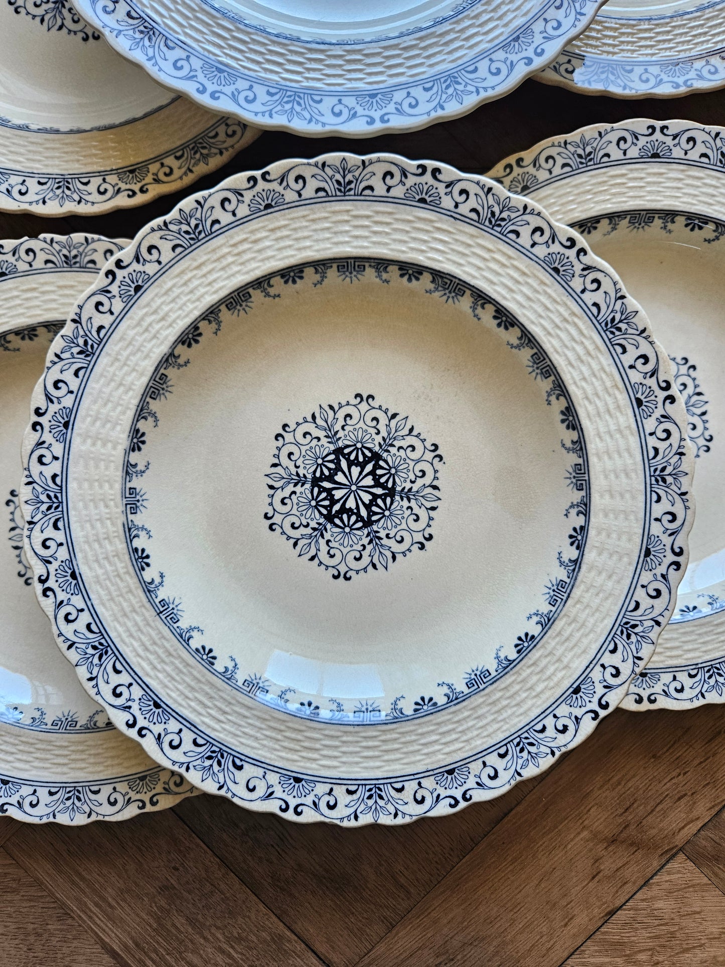 Assiette creuse ancienne Mintons, Kerry en terre de fer