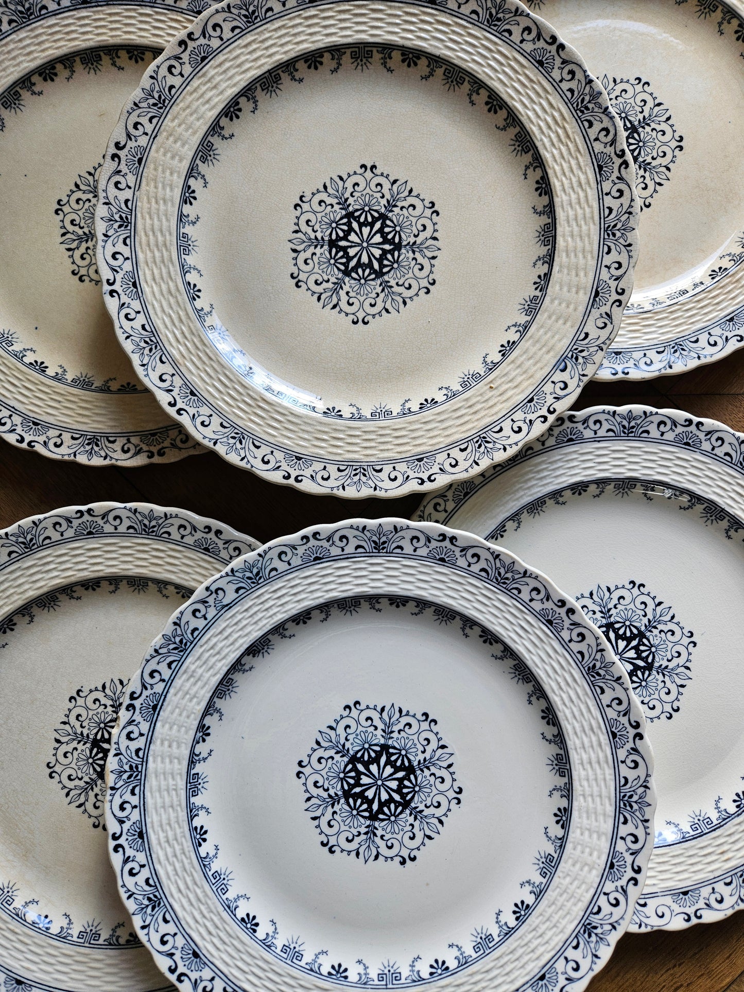 Assiettes plates anciennes Mintons, Kerry. Terre de fer. Patinées.