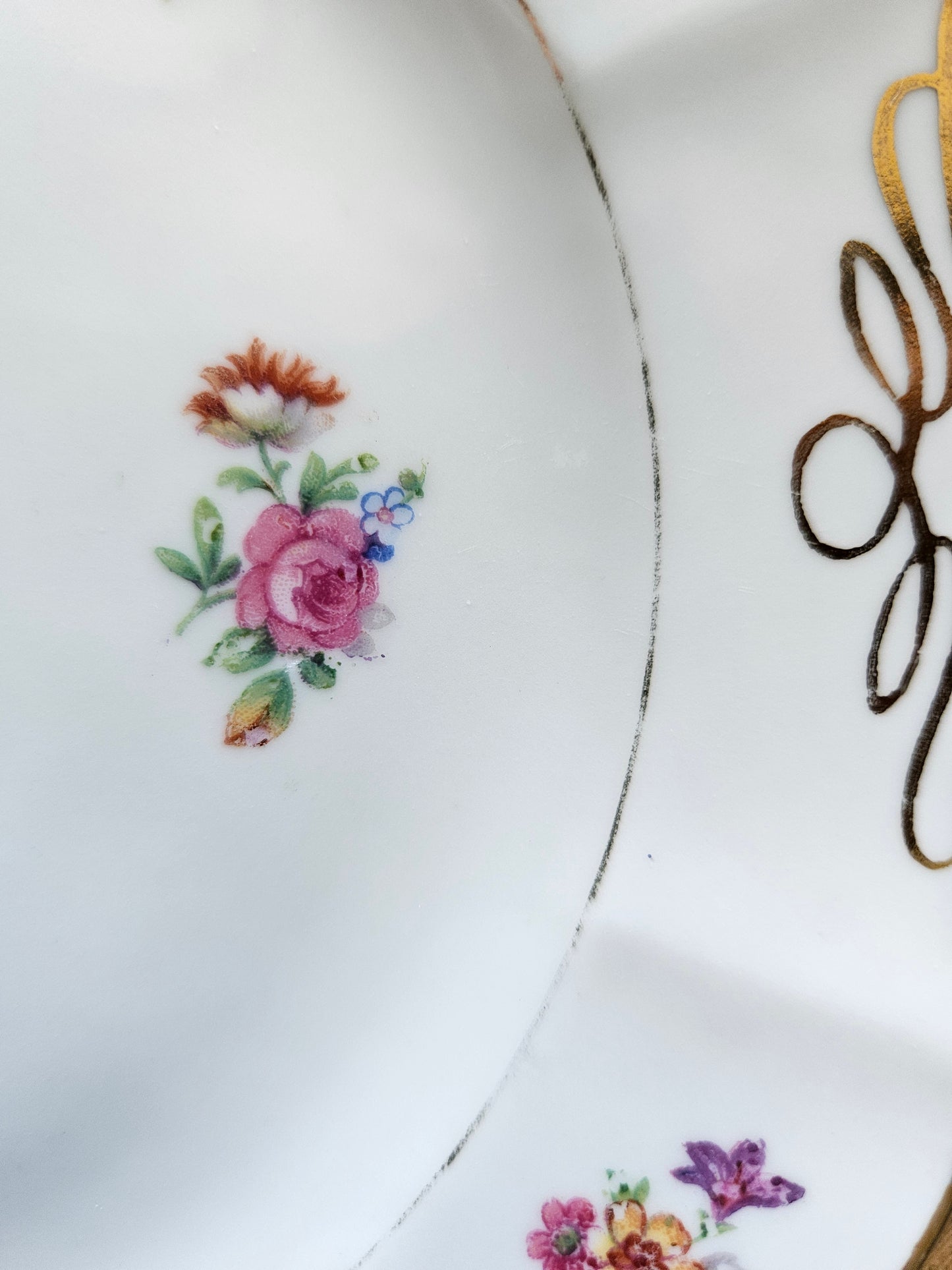 Assiettes à dessert anciennes porcelaine fleurie, Châtres-sur-Cher