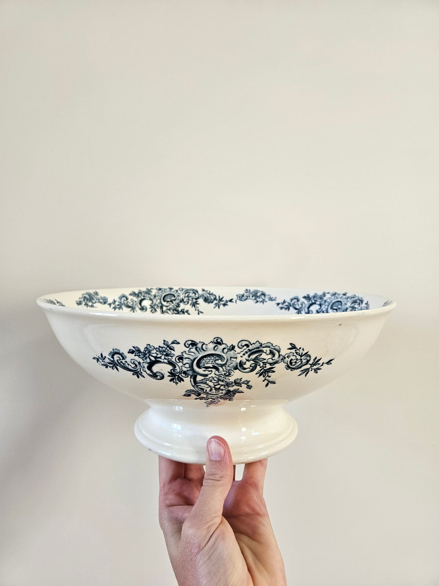 Saladier ancien en terre de fer, Hippolyte Boulenger & Cie, Louis XV
