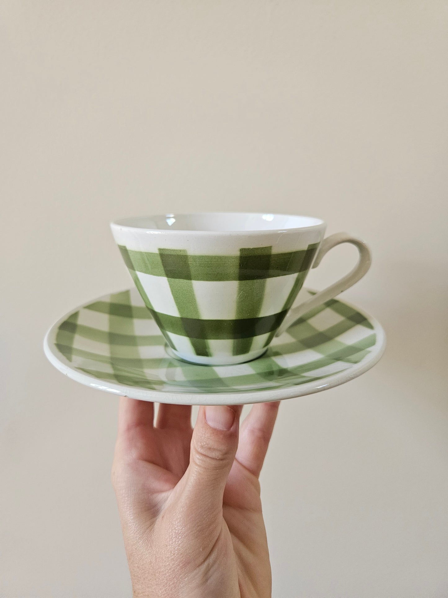 Tasse et sous-tasse rétro Fenal Badonviller motif Vichy à carreaux verts