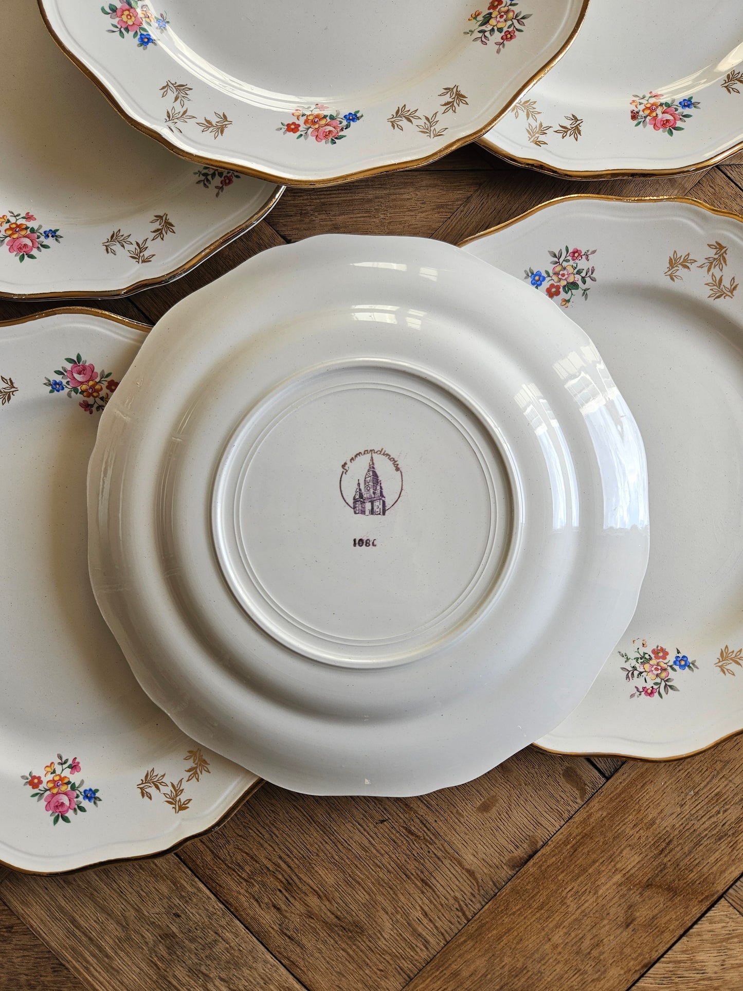Assiettes plates L’Amandinoise, petites fleurs