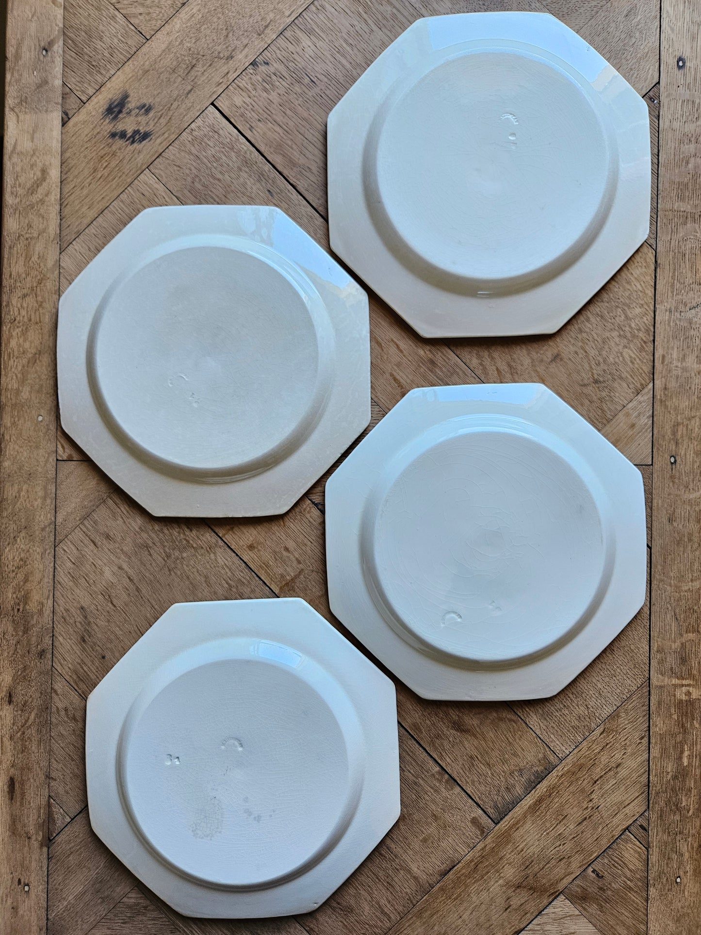 Assiettes plates octogonales perlées Montereau