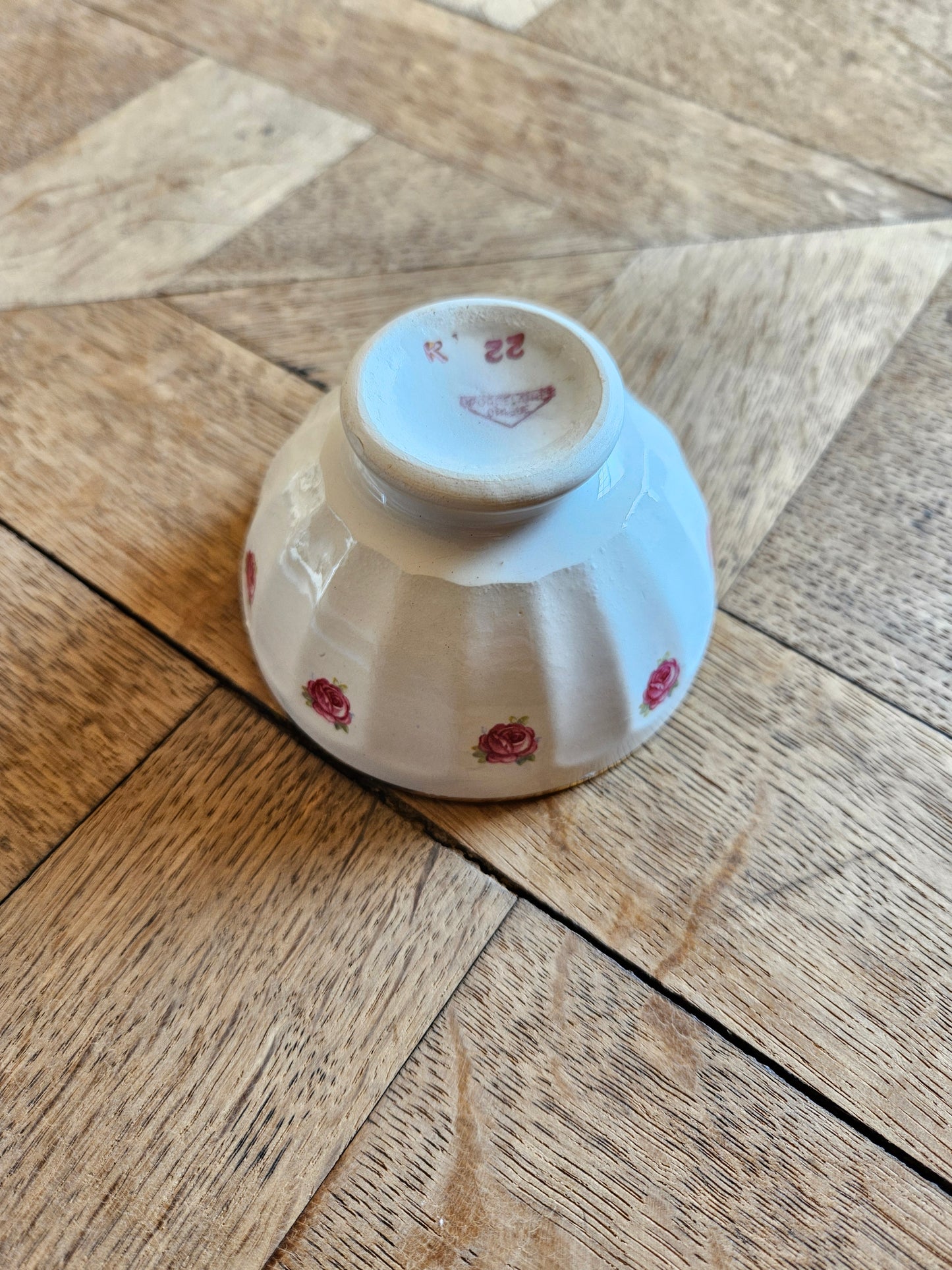Petit bol ancien fleuri