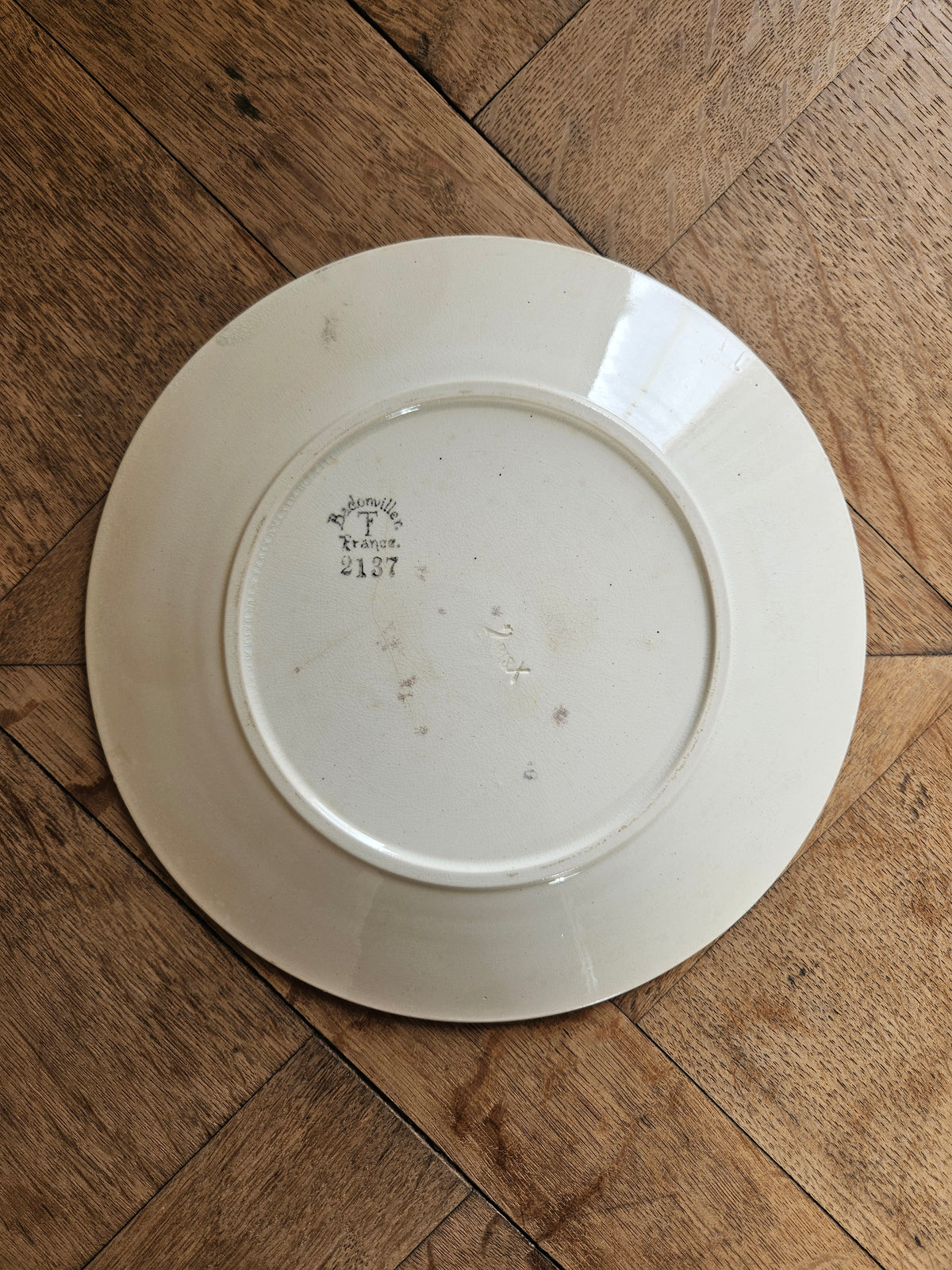 Assiette plate Badonviller, noir orangé