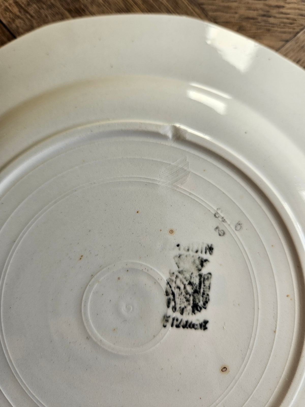 Assiettes plates Digoin à petites fleurs