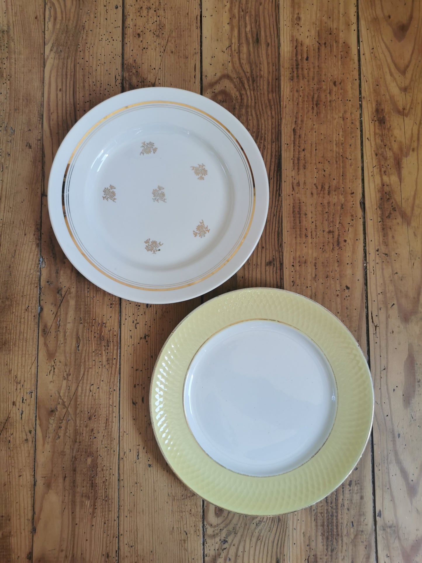 Assiettes plates vintage dépareillées
