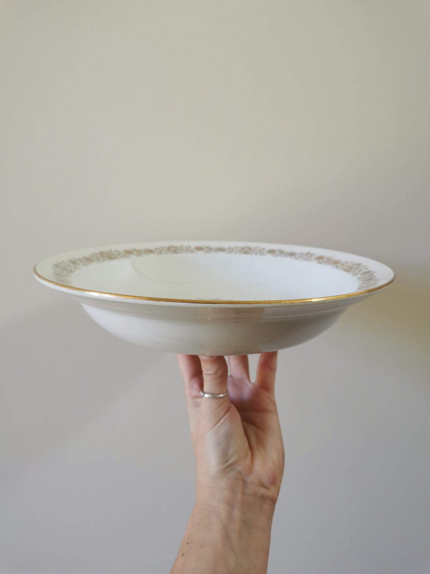 Plat creux vintage L'Amandinoise, blanc et doré