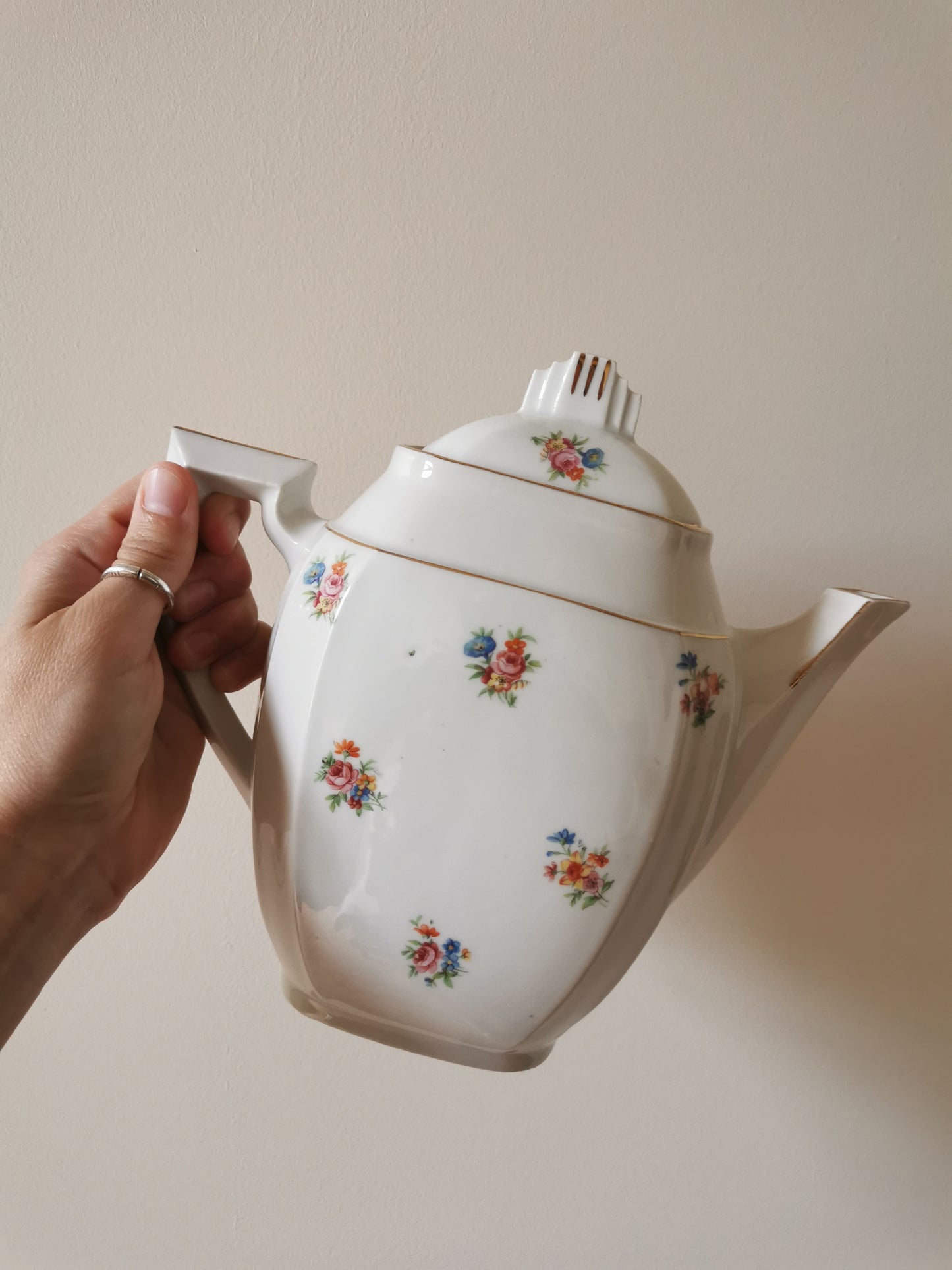 Service à thé fleuri en porcelaine