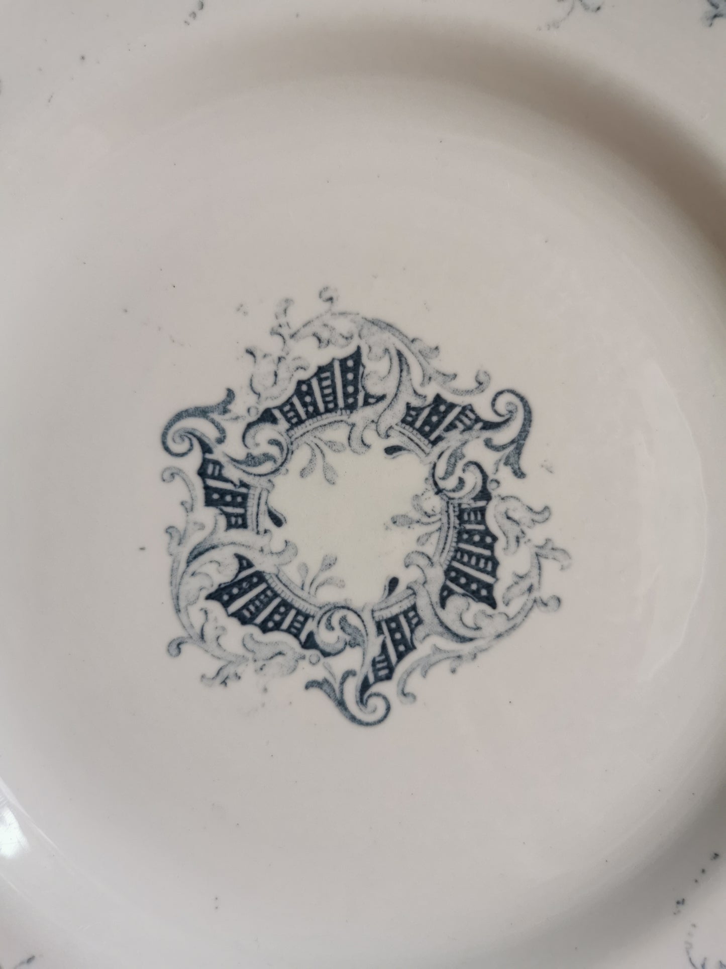 Assiettes plates Lunéville, Bordure