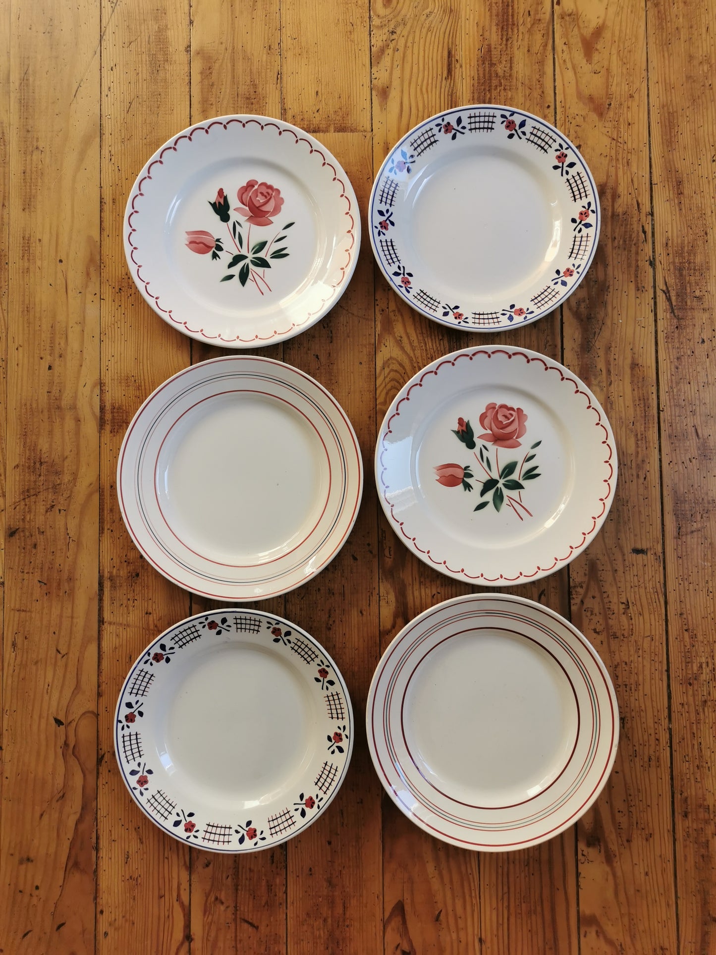 Assiettes plates vintage dépareillées