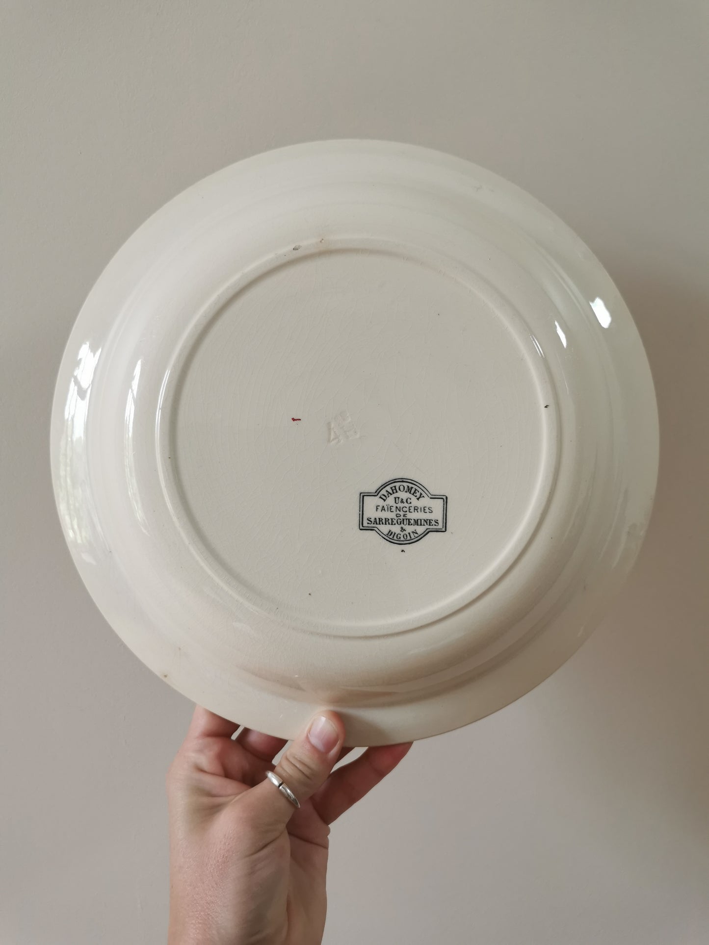 Plat creux ancien U&C Sarreguemines, Dahomey