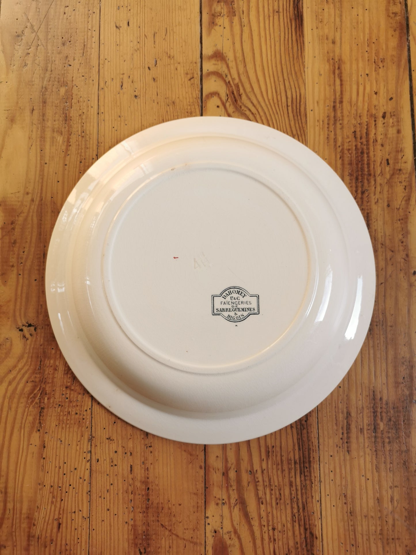 Plat creux ancien U&C Sarreguemines, Dahomey
