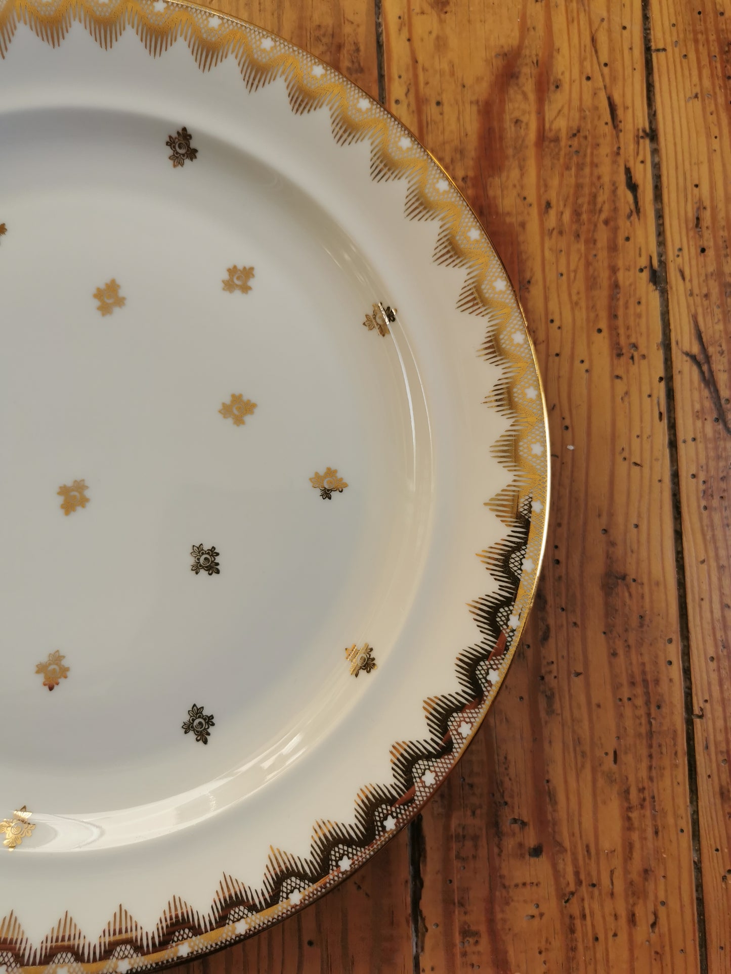 Plat rond porcelaine de Limoges, R. Leclair