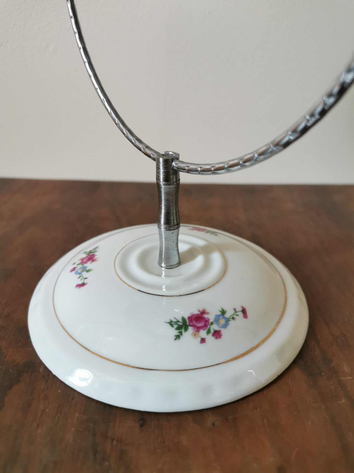 Miroir sur pied en porcelaine