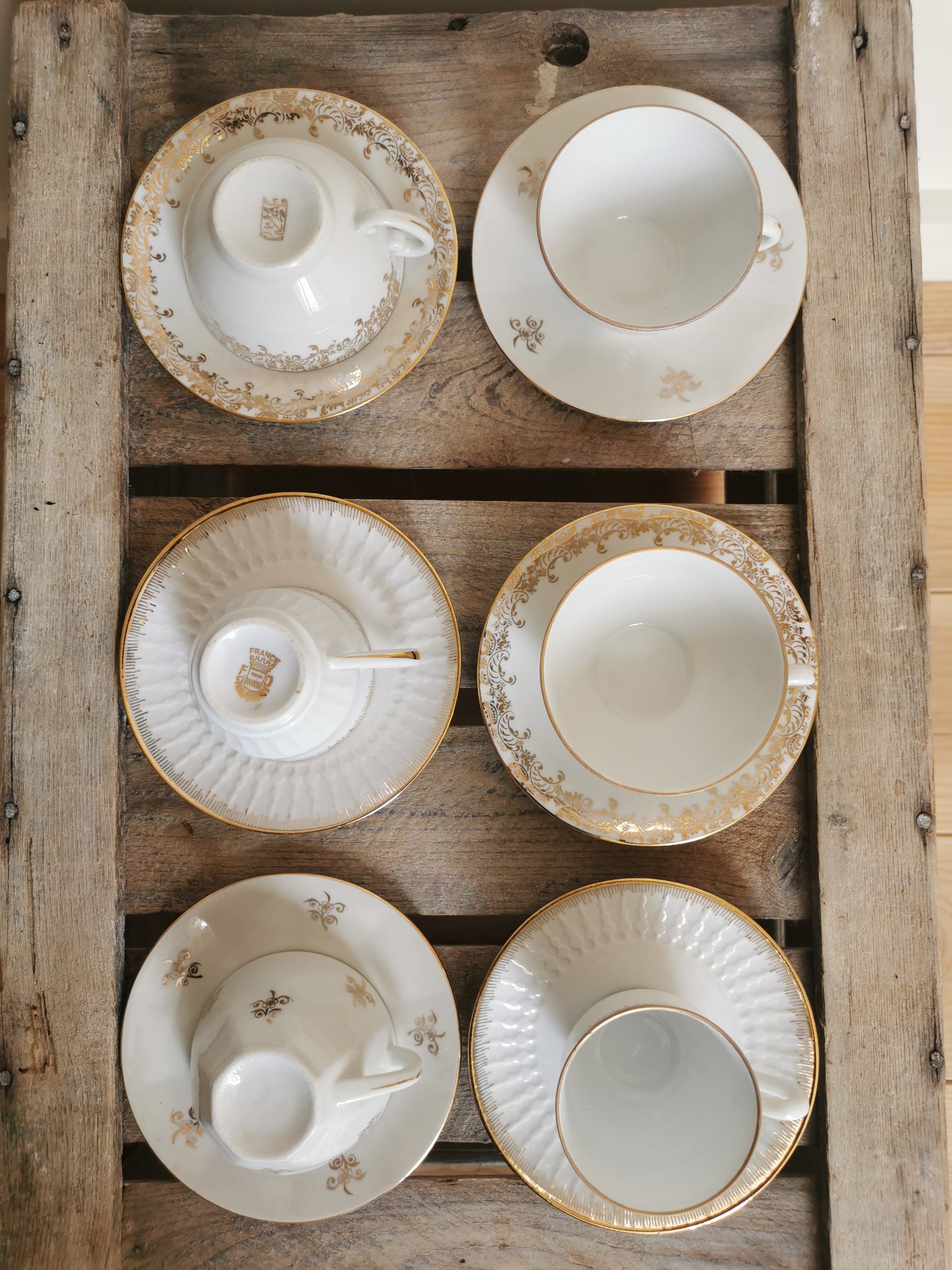 Tasses dépareillées porcelaine, blanc & doré