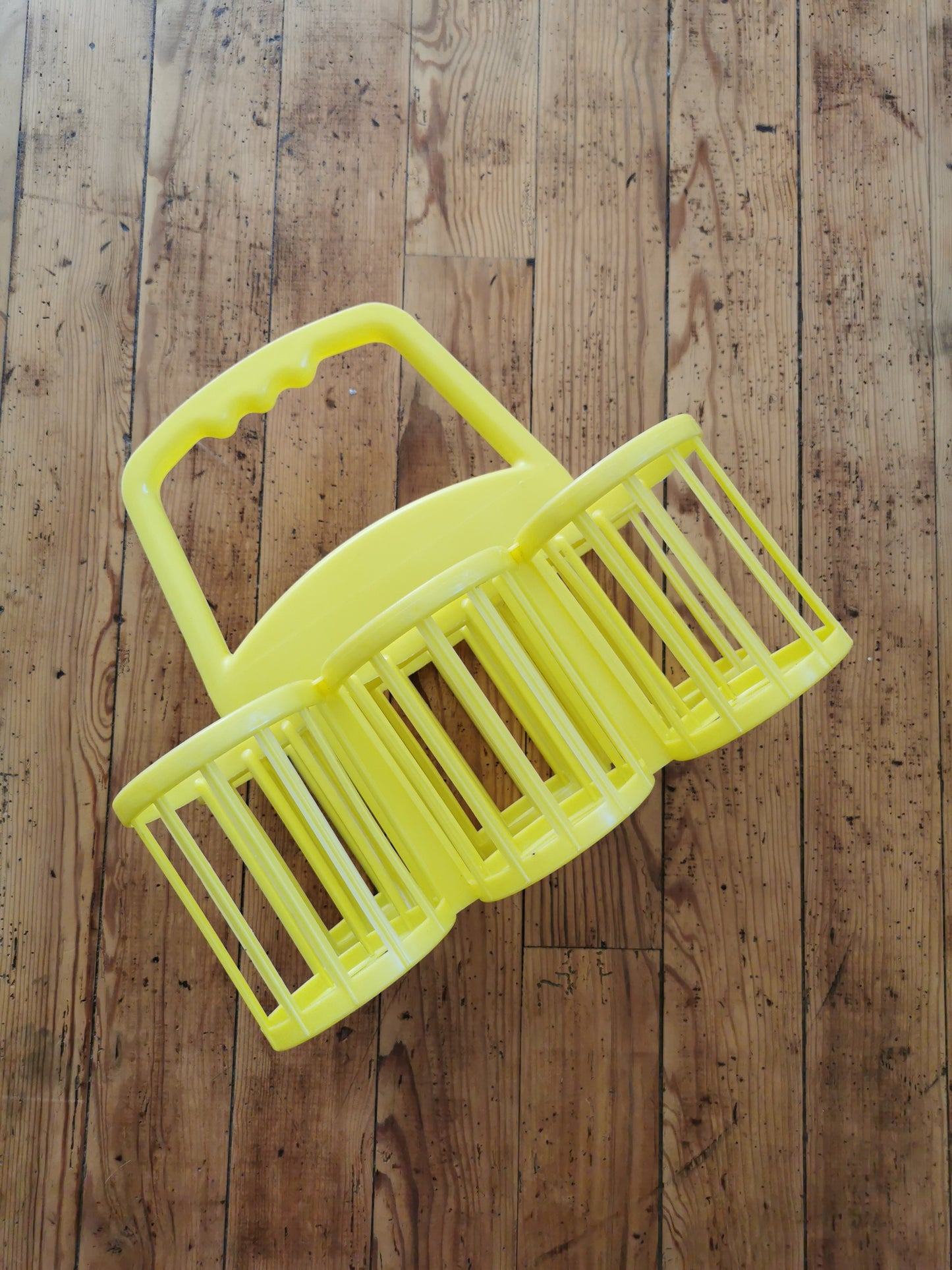 Porte bouteille vintage plastique jaune