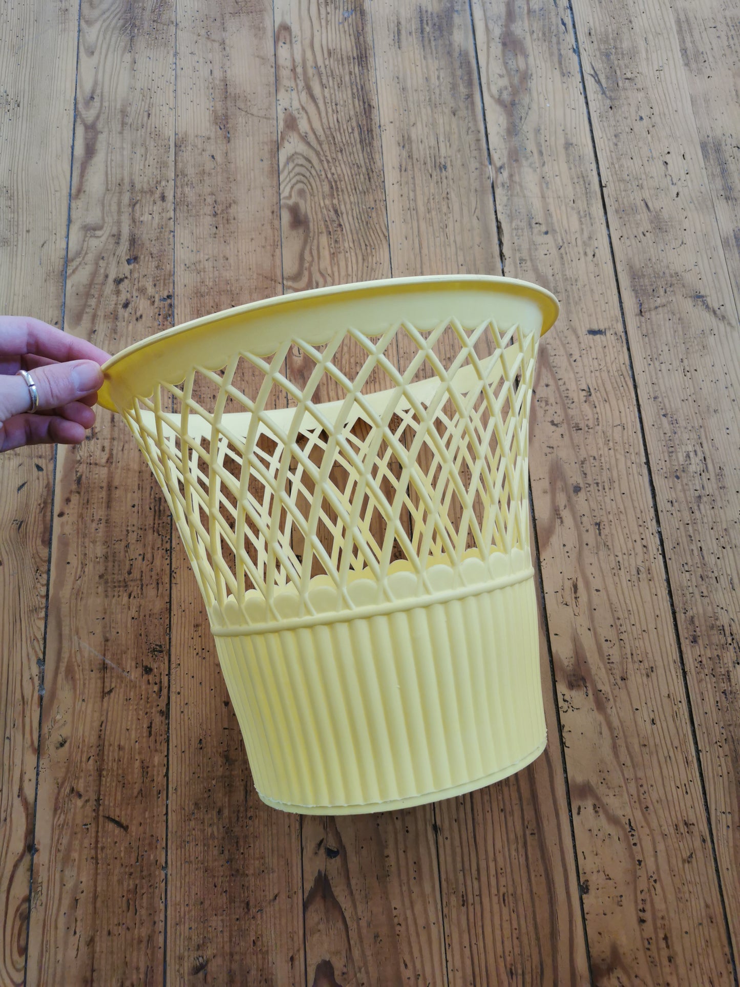 Corbeille à papier vintage plastique jaune