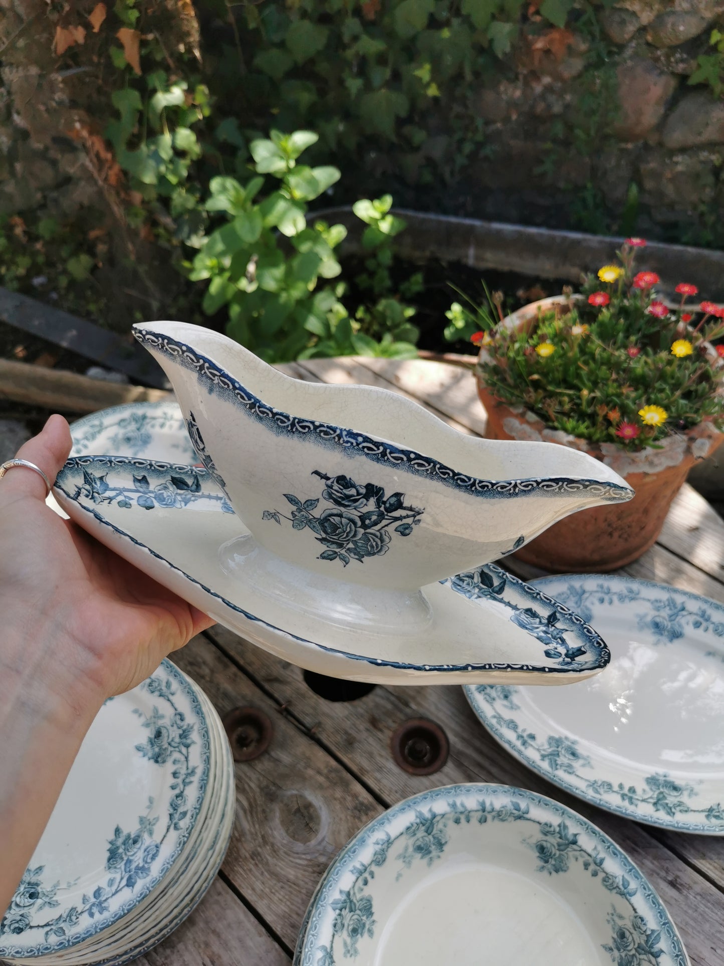 Saucière ancienne terre de fer, H. Boulenger