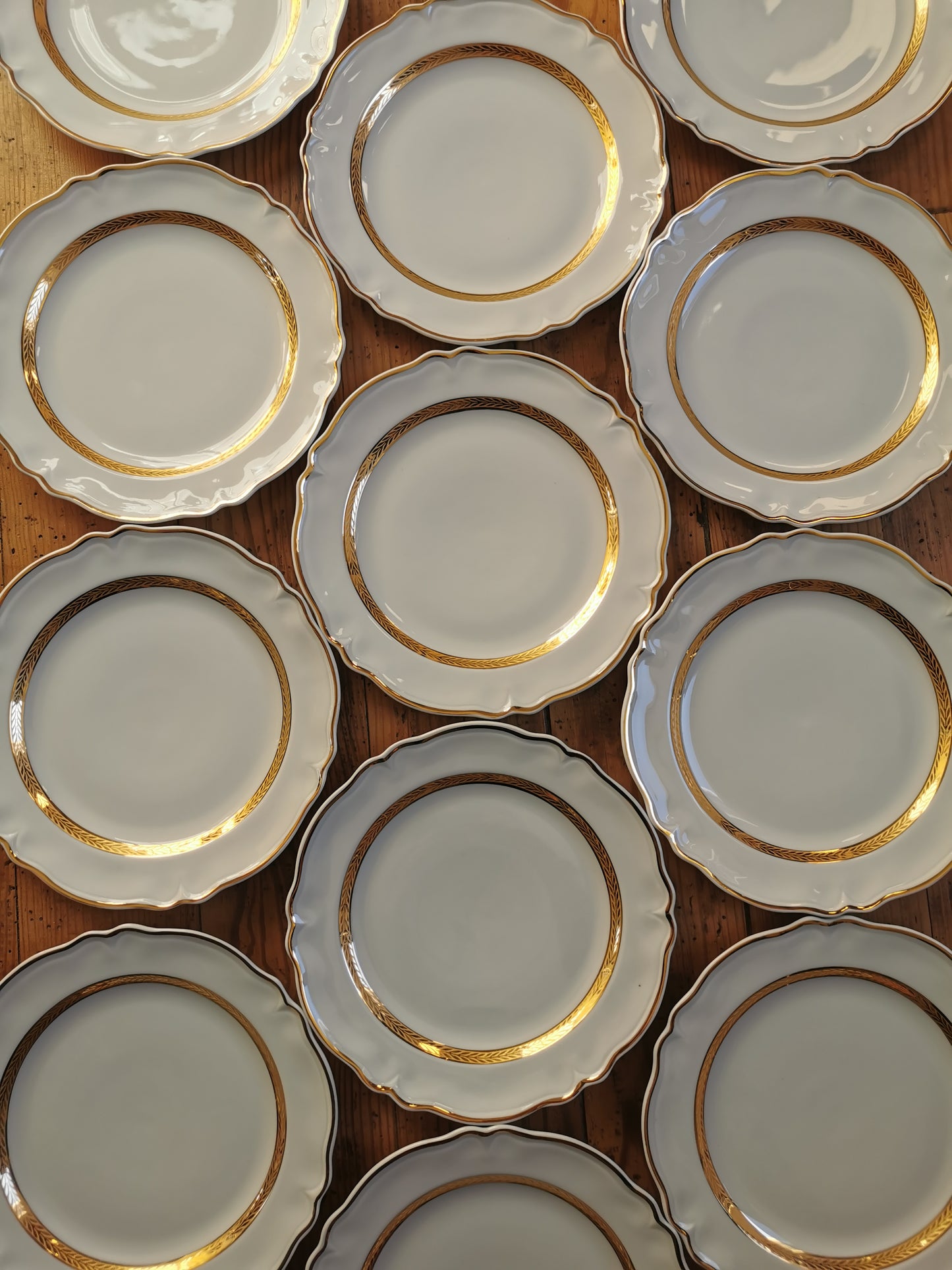Assiettes à dessert, porcelaine Limoges, dorées