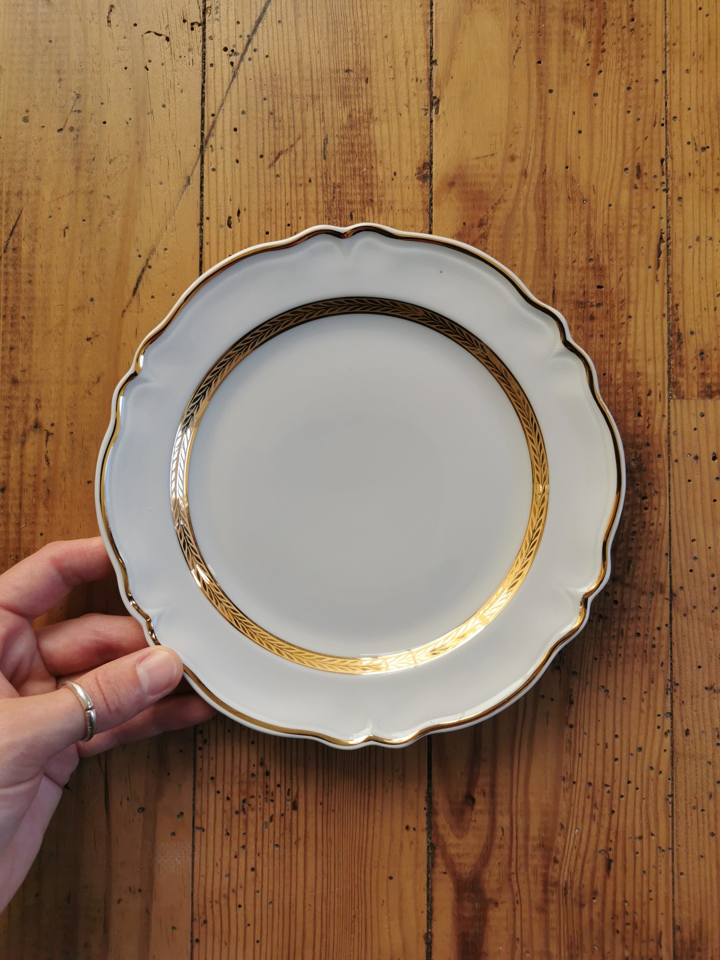 Assiettes à dessert, porcelaine Limoges, dorées