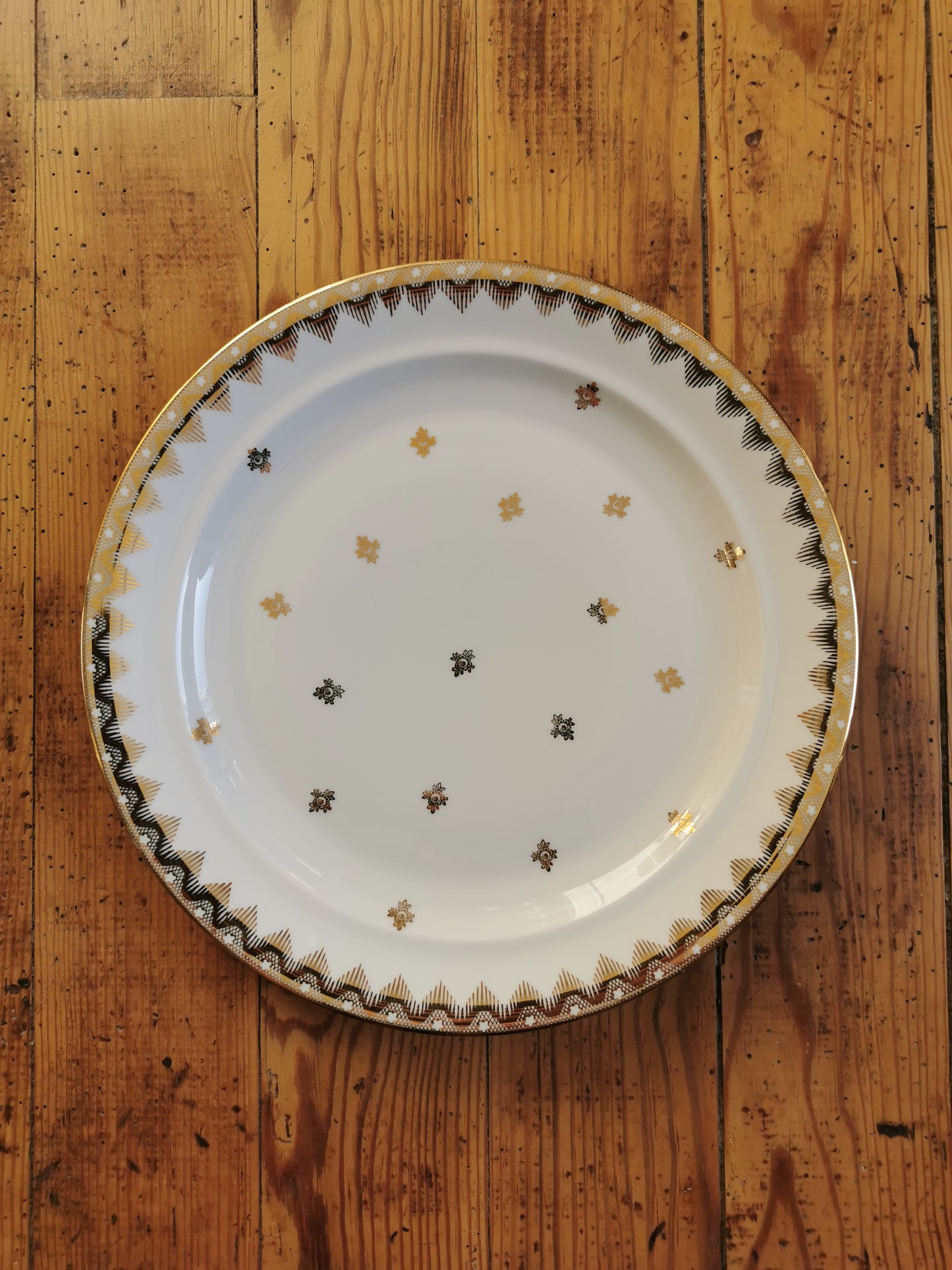 Plat rond porcelaine de Limoges, R. Leclair