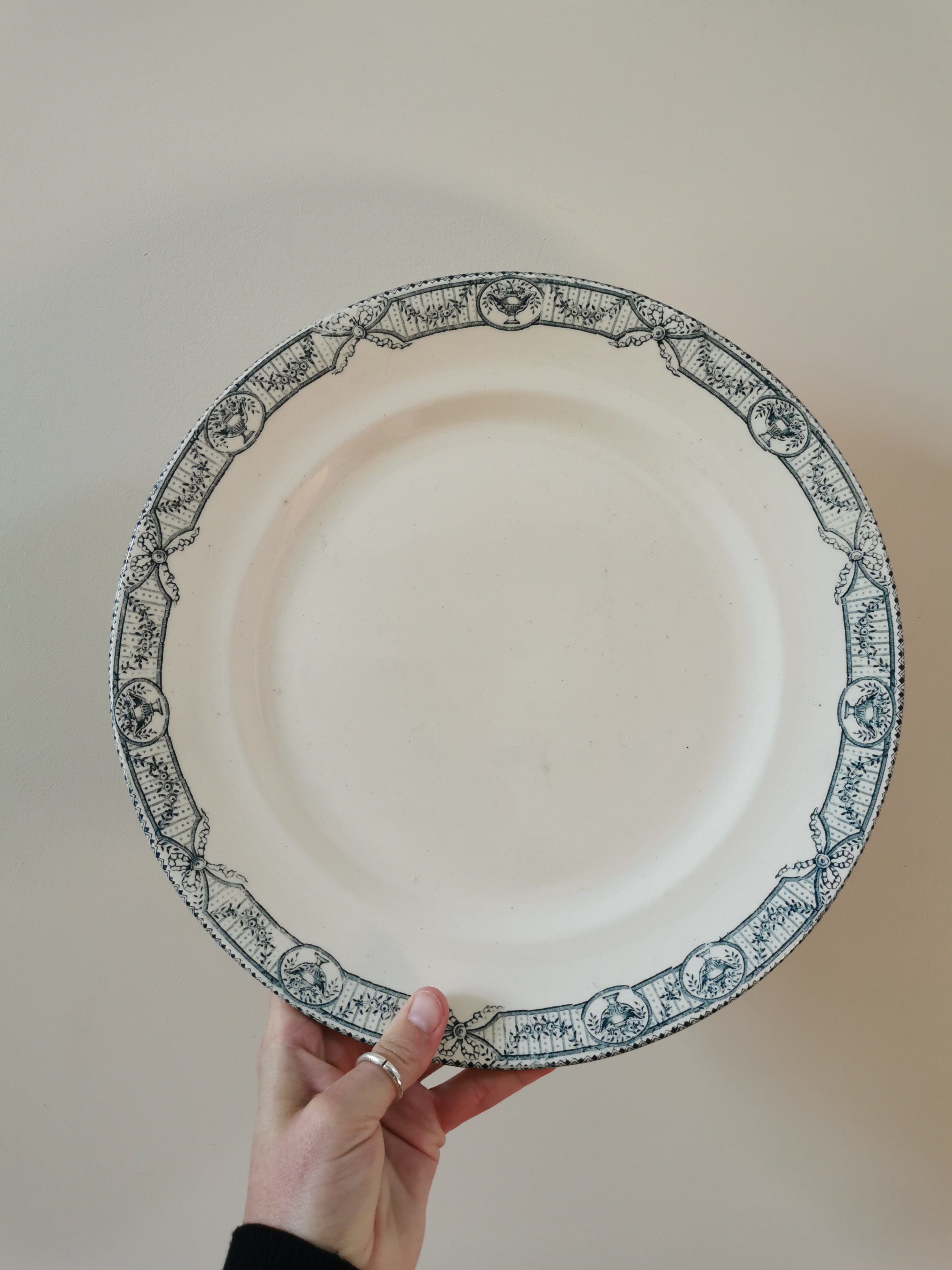 GRAND PLAT ROND PLAT CERAMIQUE SALINS FRANCE modèle SEGUR Déco Table D - Vendu GRAND PLAT ROND PLAT CERAMIQUE SALINS FRANCE modèle SEGUR Déco Table D - Vendu