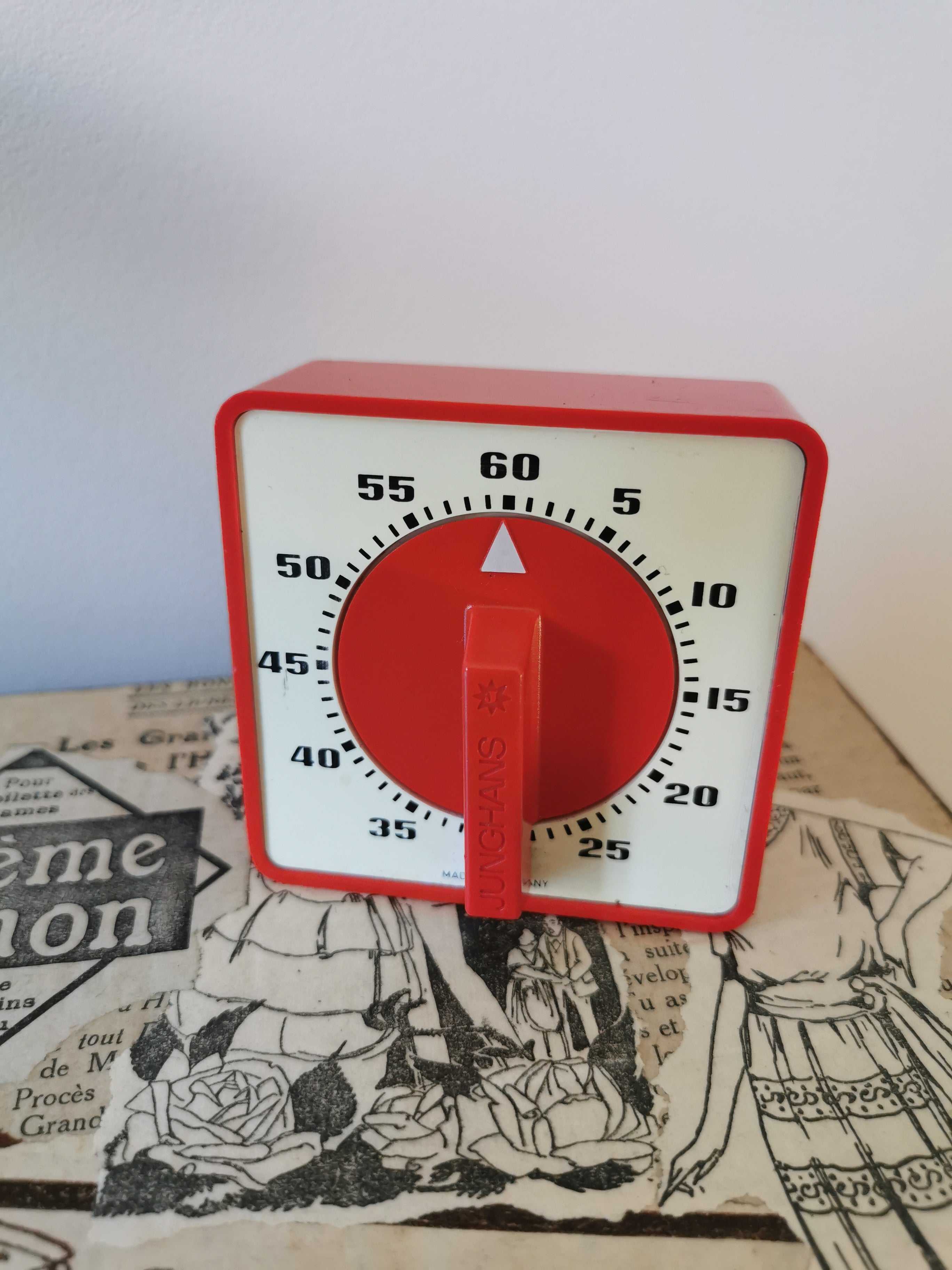 ANCIENNE HORLOGE MINUTEUR en céramique junghans 2892 EUR 125,00 ANCIENNE HORLOGE MINUTEUR en céramique junghans 2892 EUR 125,00