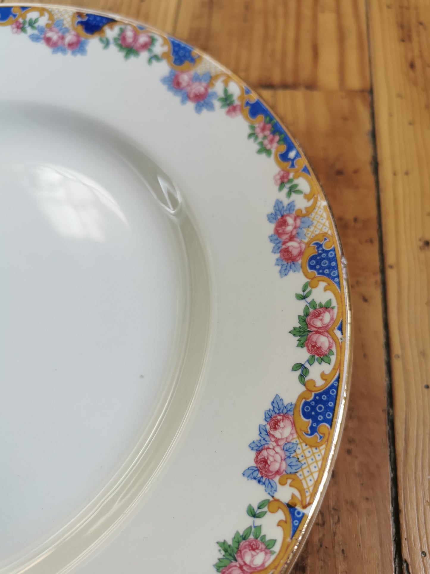 Assiette sur pied Digoin