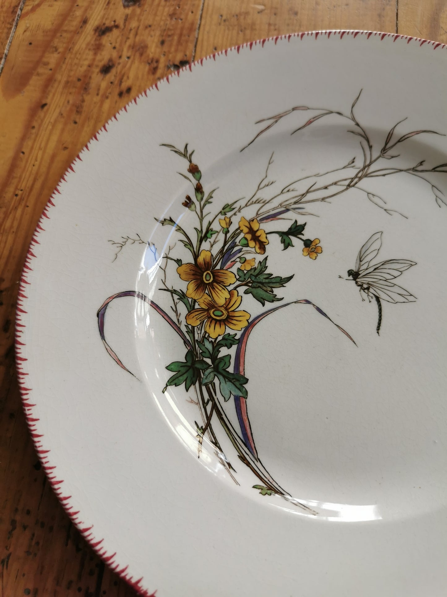 Assiette ancienne polychrome Sarreguemines Papillon