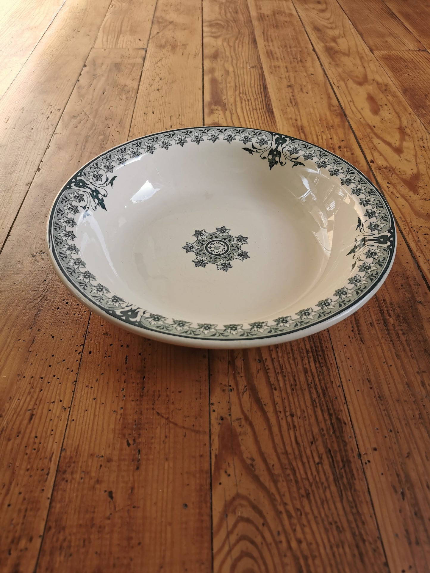 Plat creux ancien U&C Sarreguemines, Dahomey