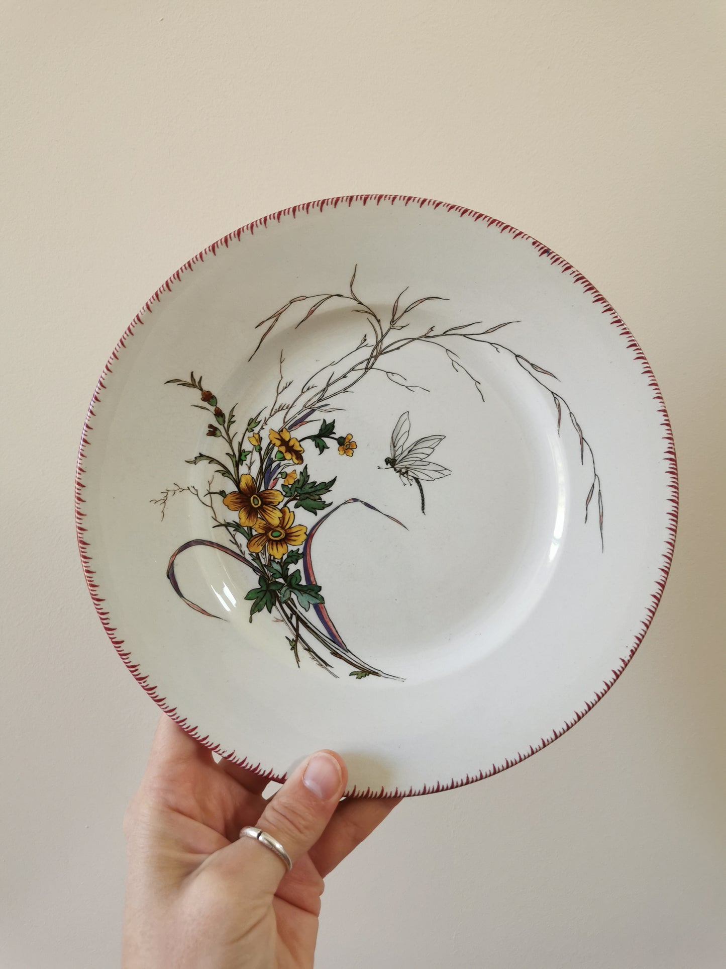Assiette ancienne polychrome Sarreguemines Papillon